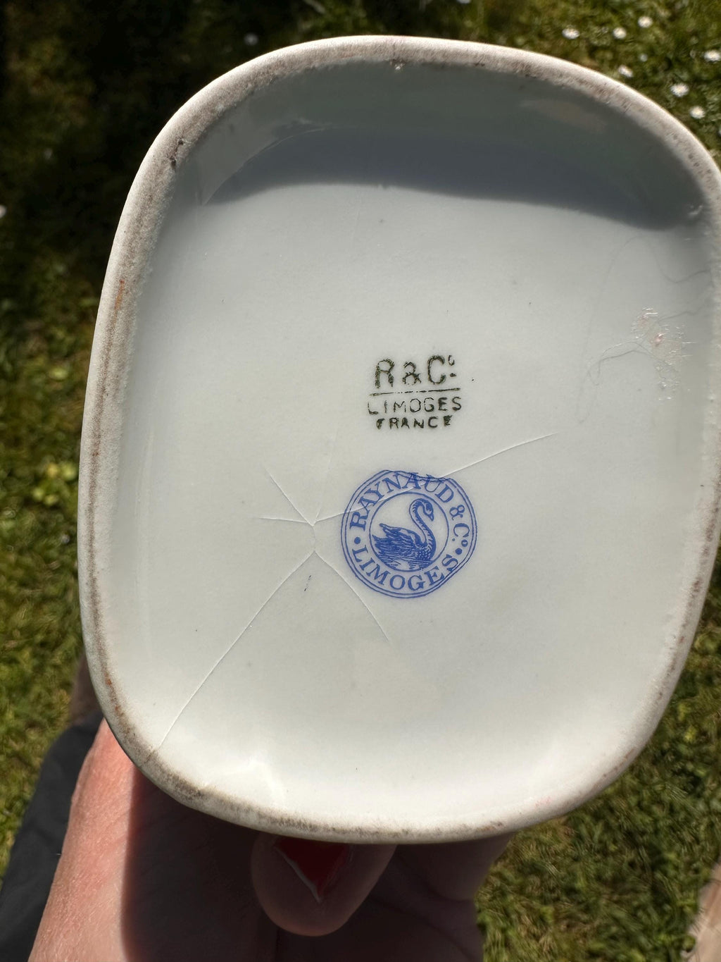 Service à café Raynaud Limoges – Porcelaine blanche, dorure et frise verte