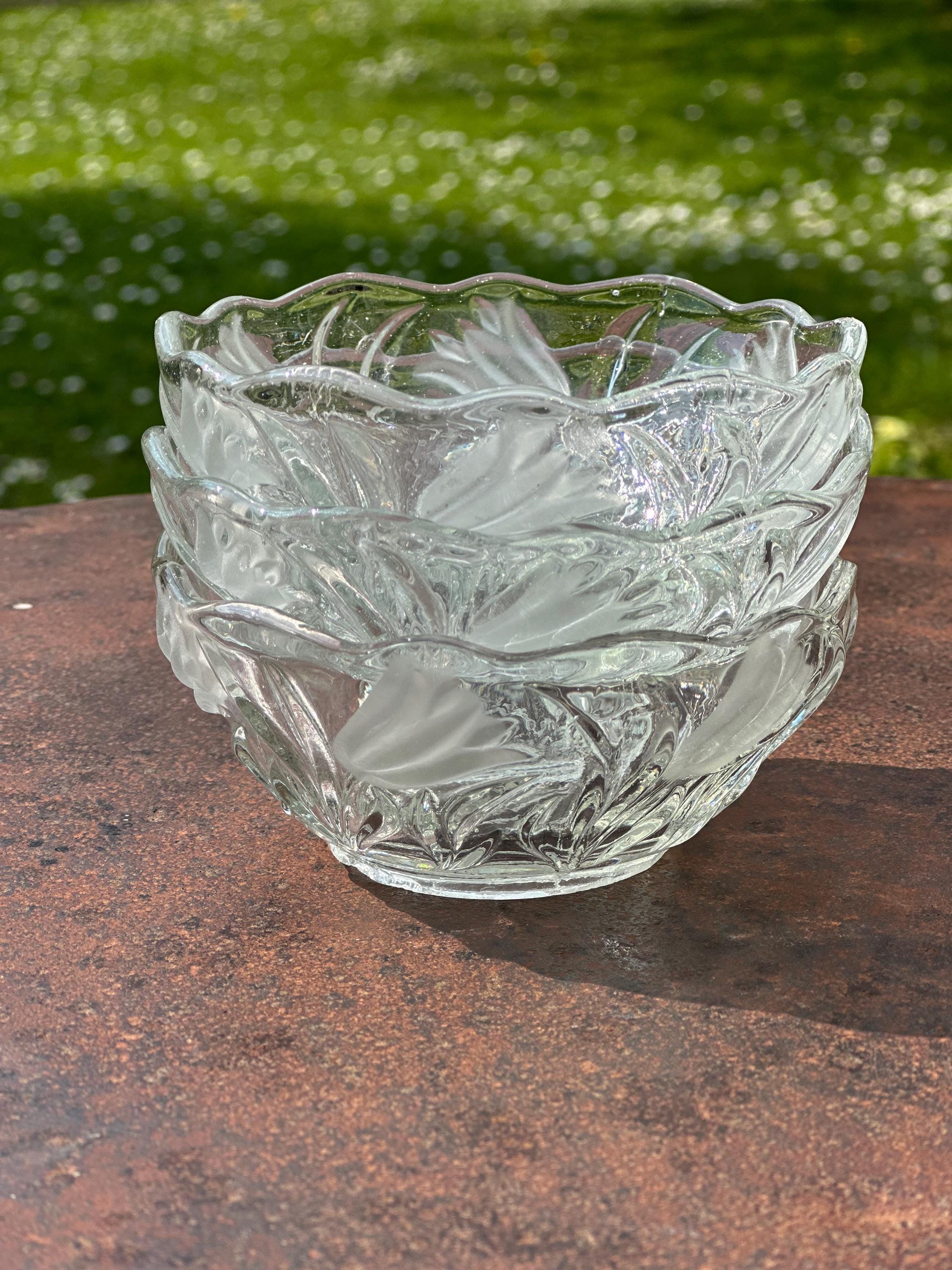 Small Pressed Glass Bowls with Frosted Tulips - Vintage Floral Design Bowls - Retro Tableware Set - Set of 3
