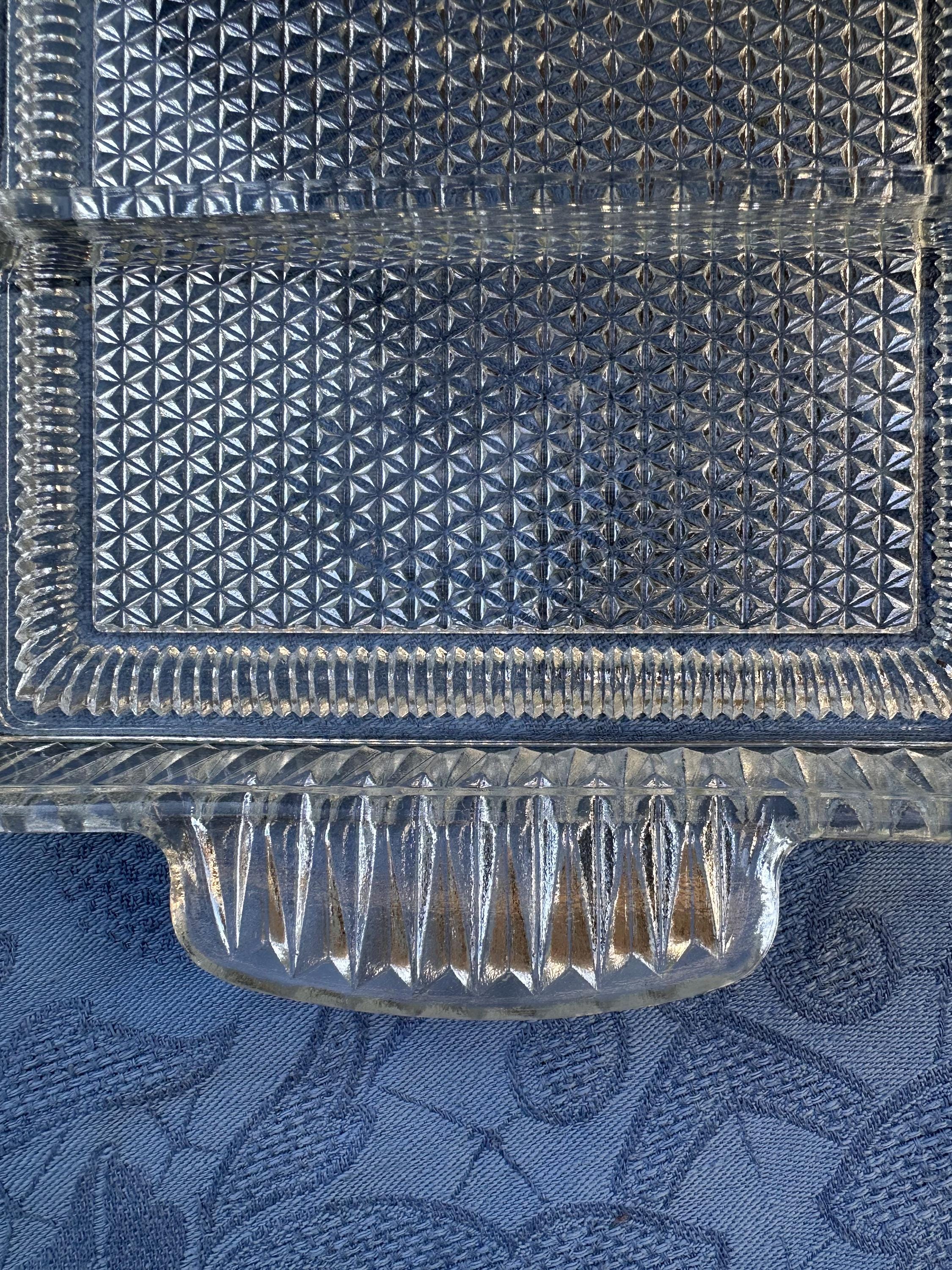Plateau apéritif compartimenté en verre moulé Art Déco