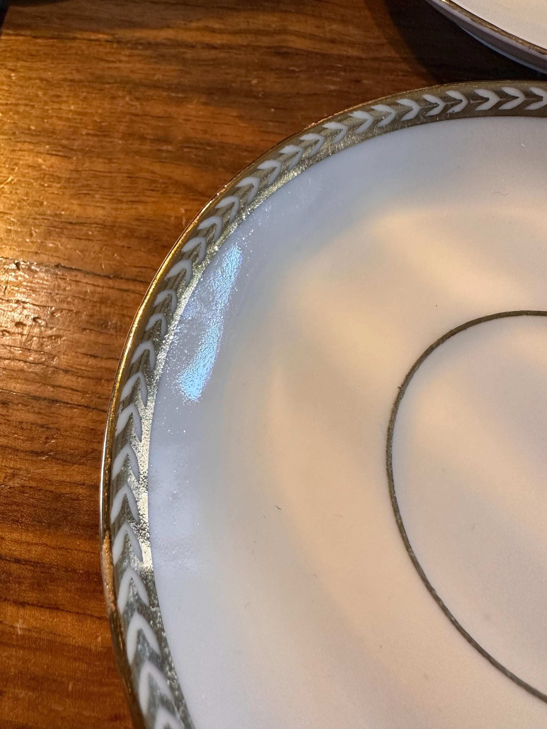 Lot de 4 Coupelles en Porcelaine de Limoges "Singer", Décor Laurier Doré