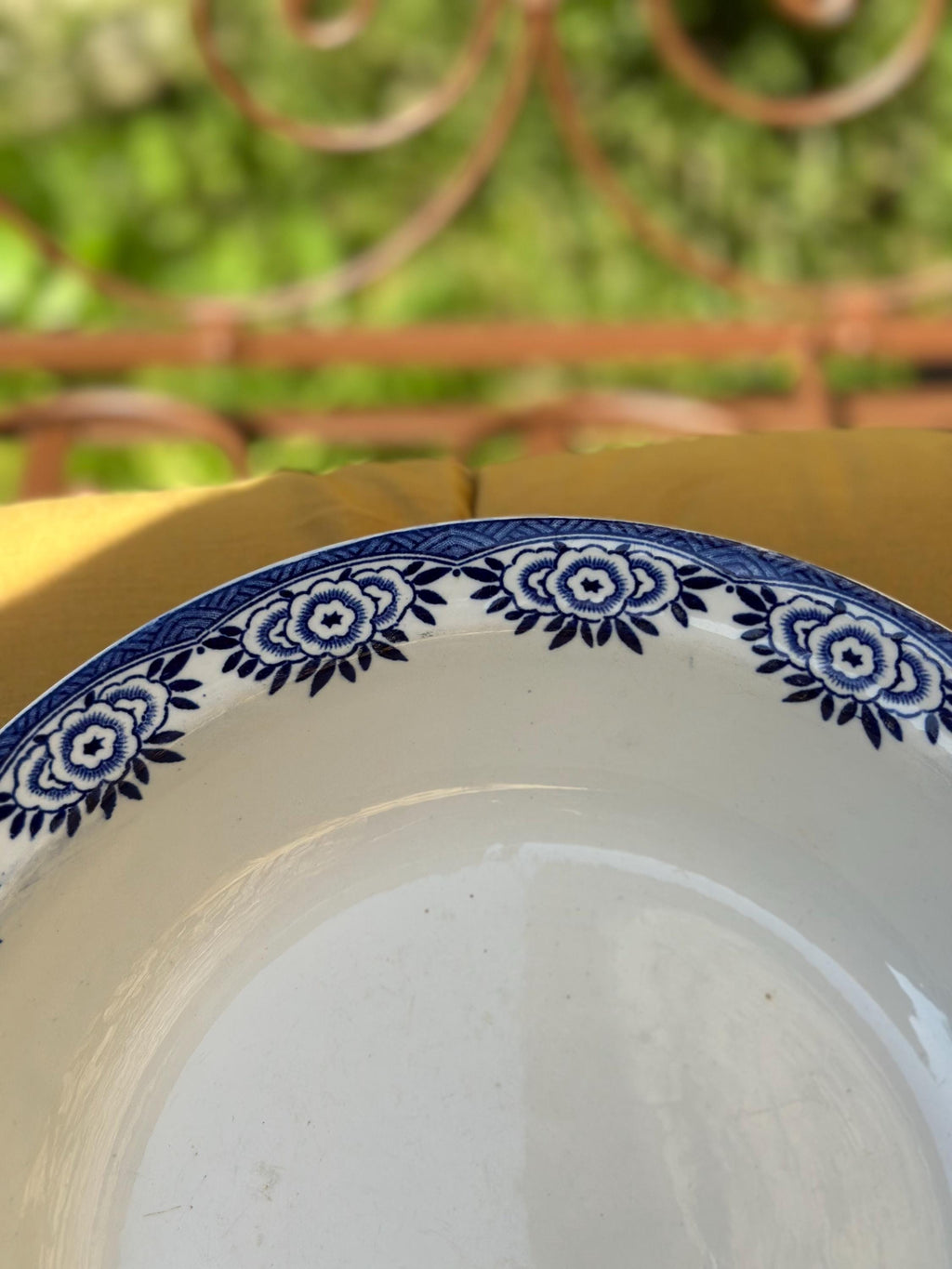 Grand plat creux en faïence Sarreguemines – Modèle Capri