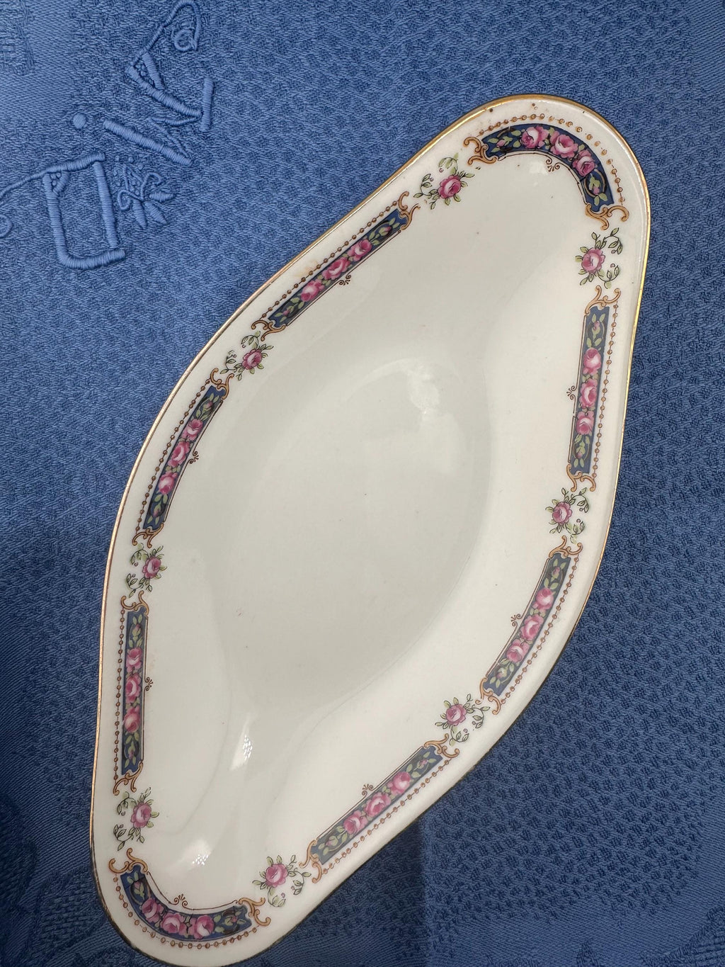 Bernardaud - Ravier Coupelle de service Ravier, Bernardaud & Cie , Limoges, porcelaine ancienne à décor de rose et bleue, début 19 ème