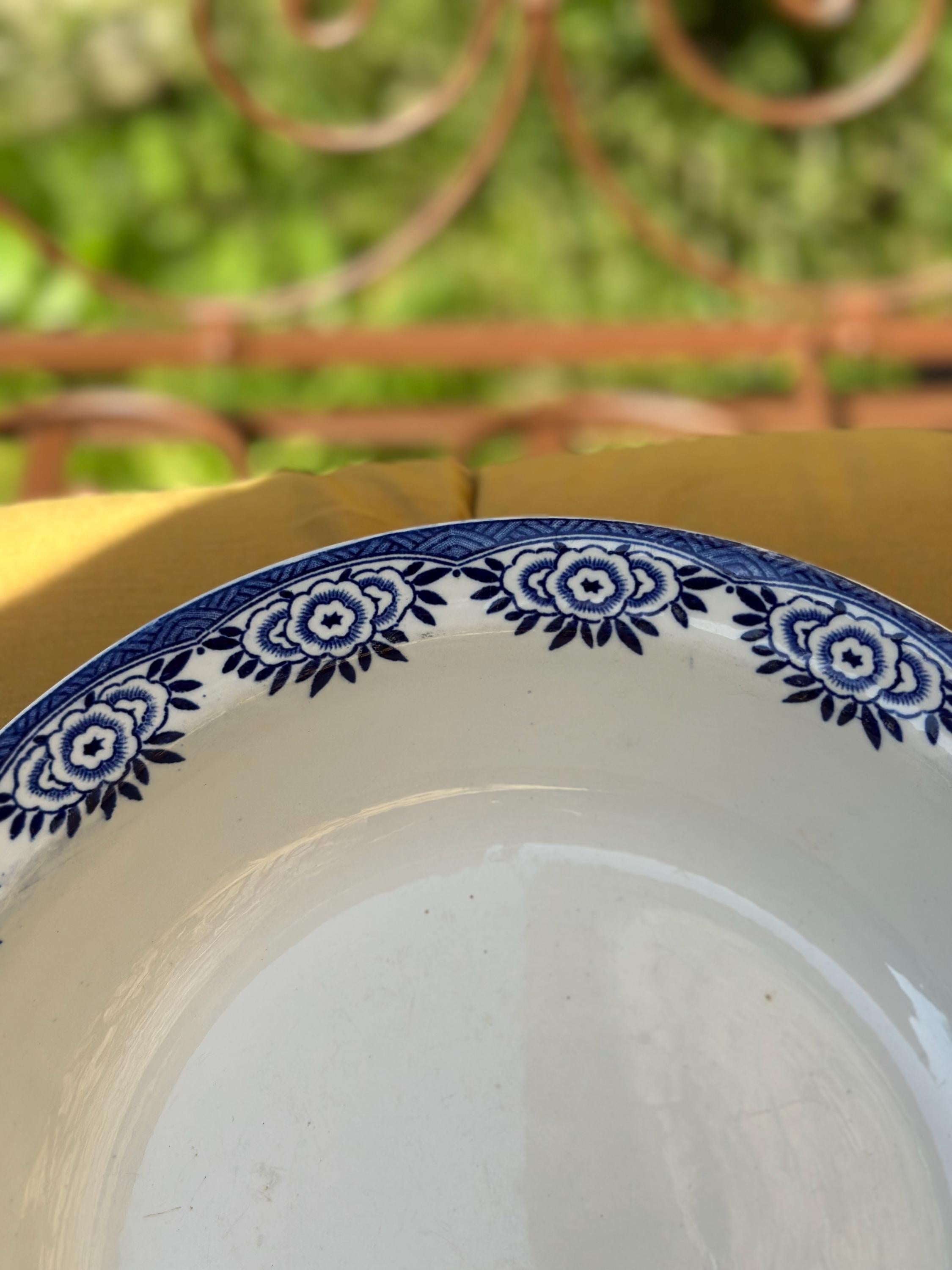 Grand plat creux ancien Sarreguemines – Modèle Capri
