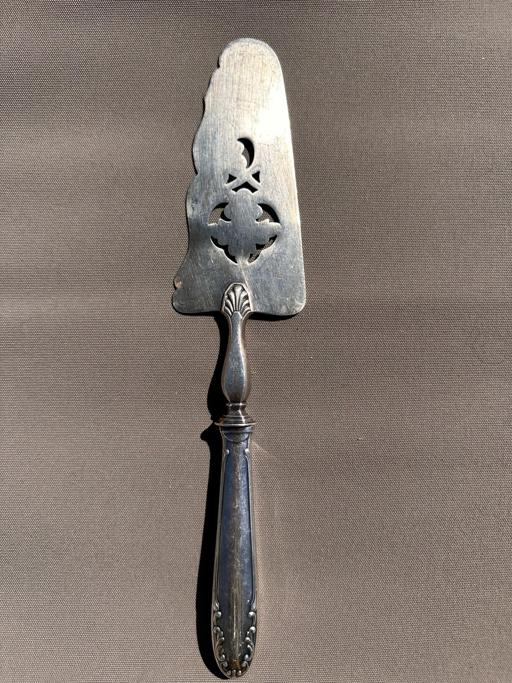 Pelle à tarte ancienne Orfèvrerie Liberty – Métal argenté