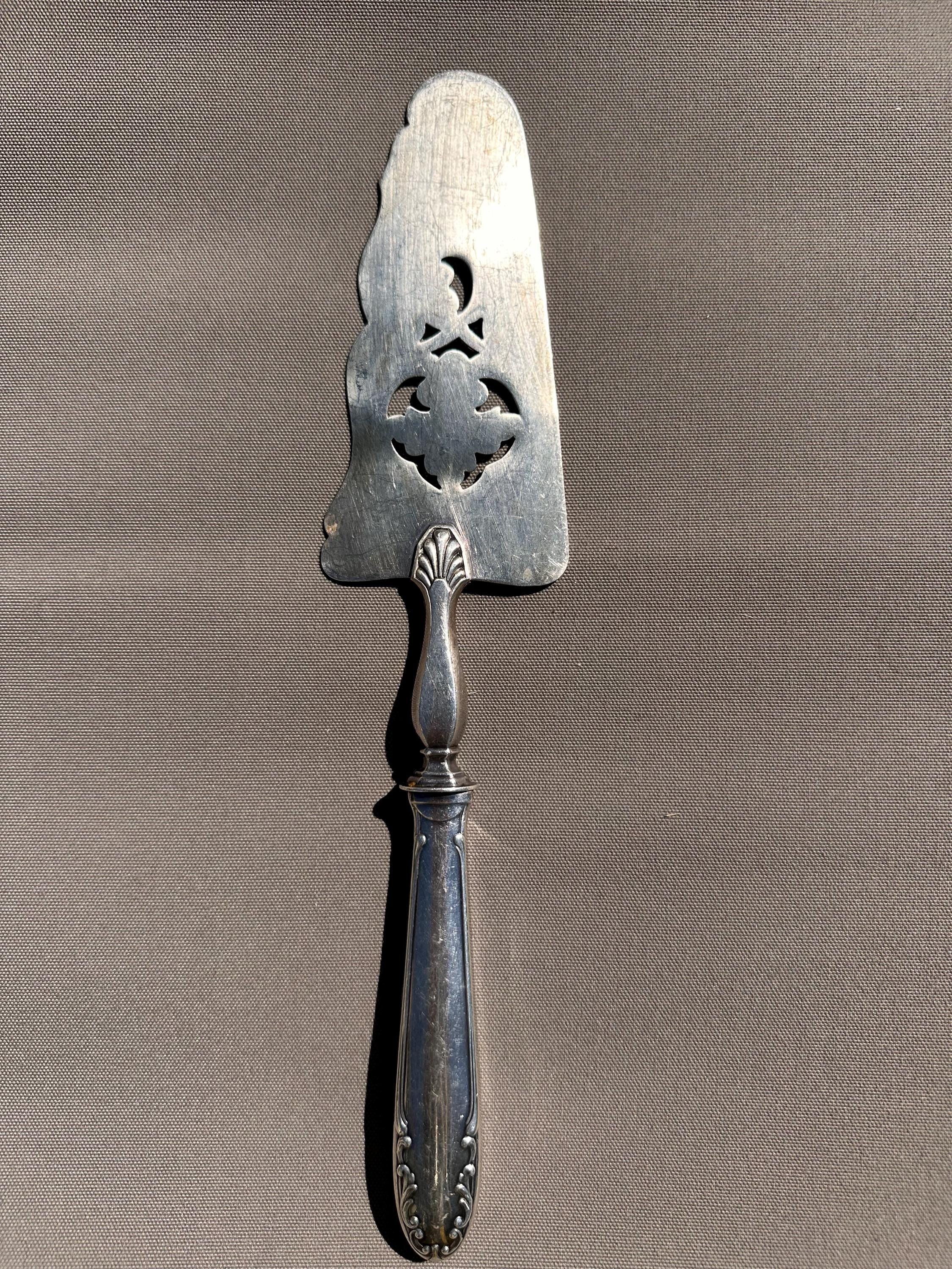 Pelle à tarte ancienne Orfèvrerie Liberty – Métal argenté