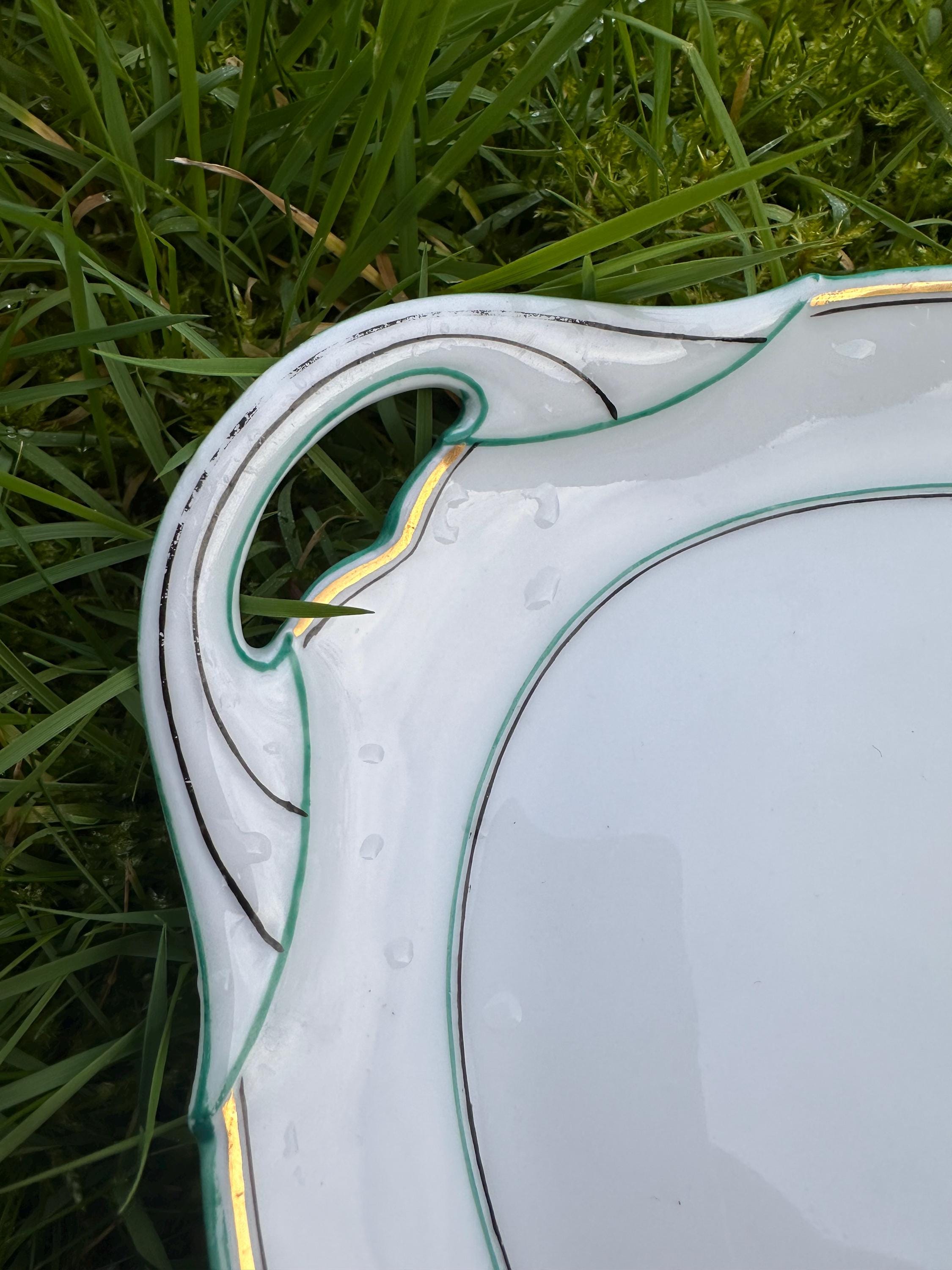 Plat de service ovale Art Nouveau – Porcelaine blanche, vert et or