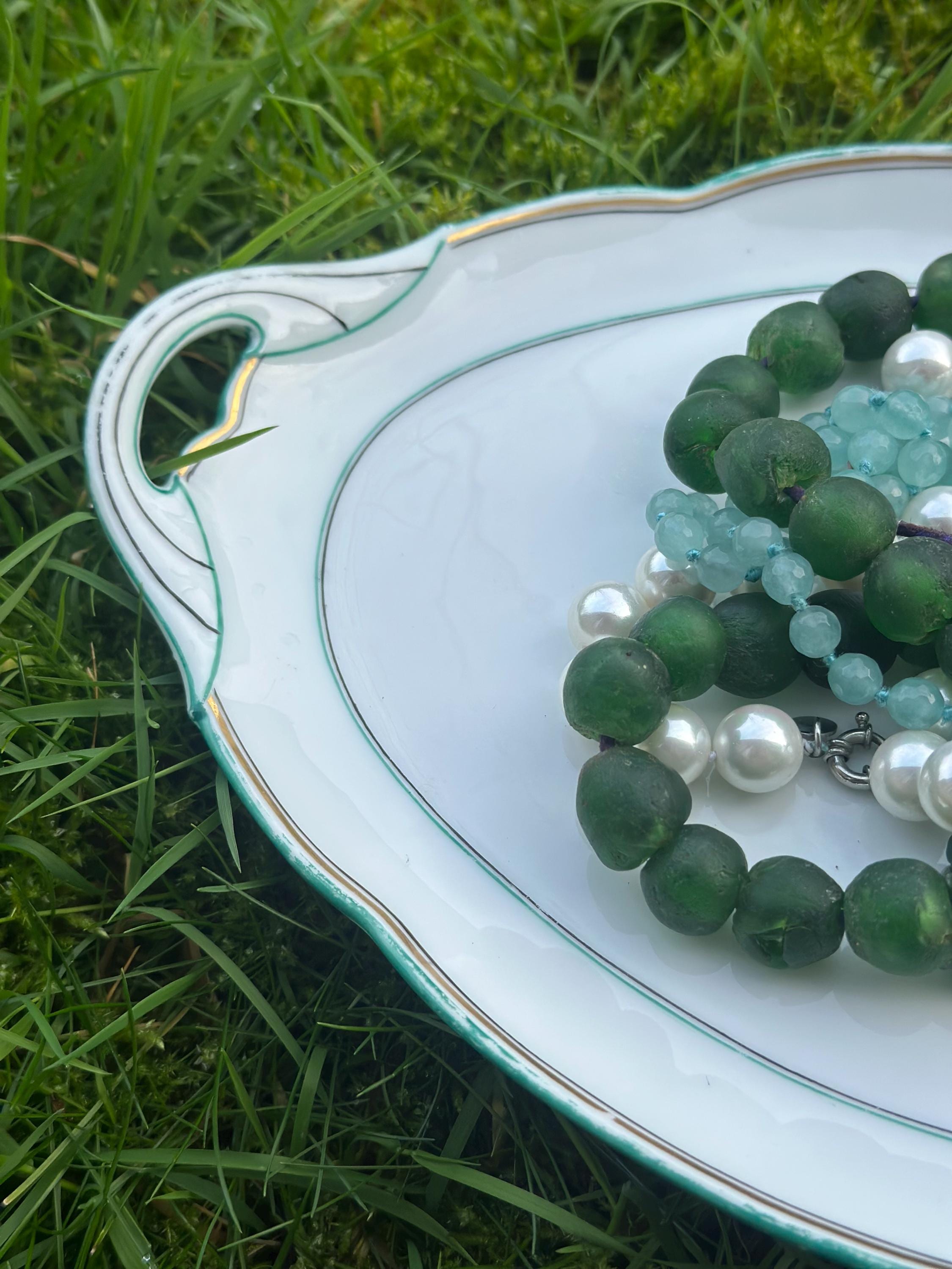 Plat de service ovale Art Nouveau – Porcelaine blanche, vert et or