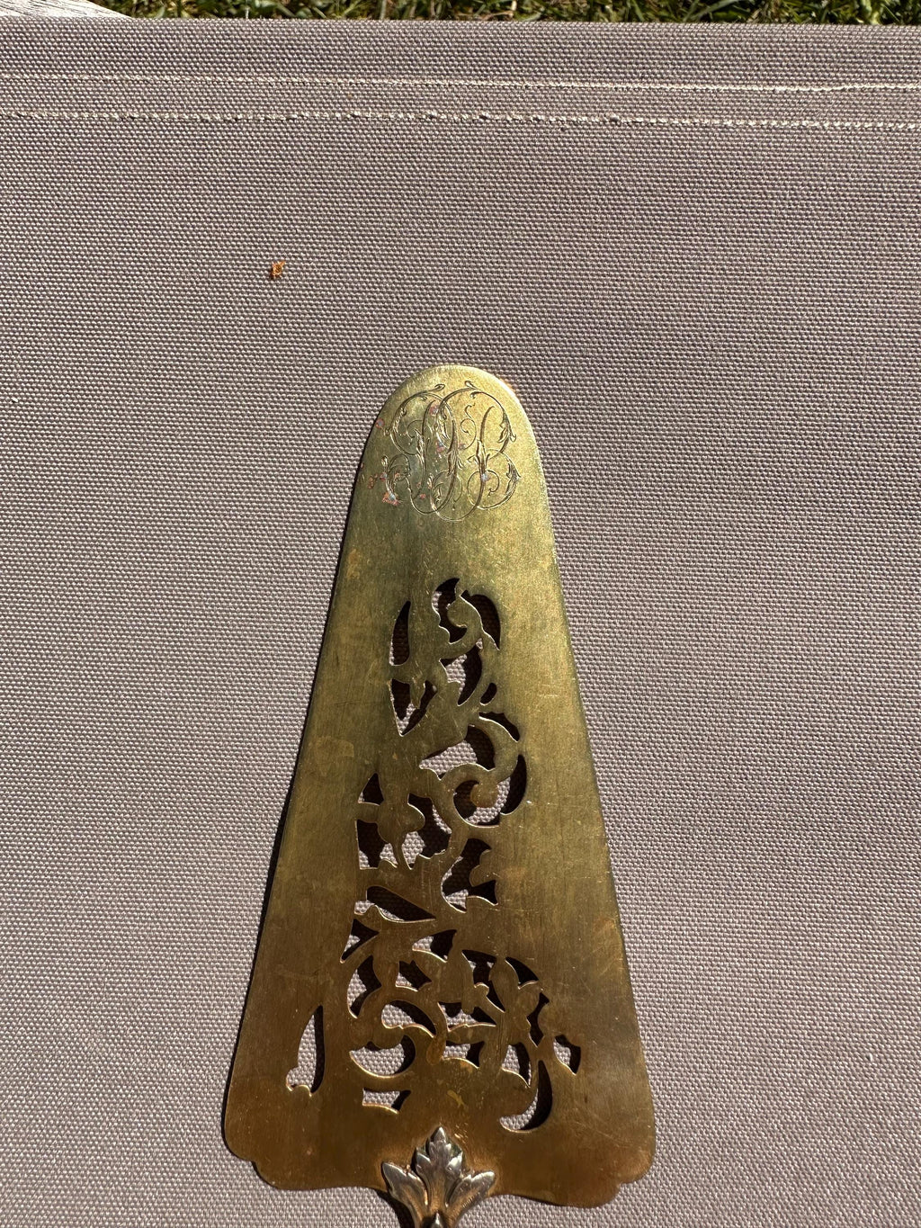 Pelle à gâteau ancienne en argent fourré et métal doré – Style Rocaille
