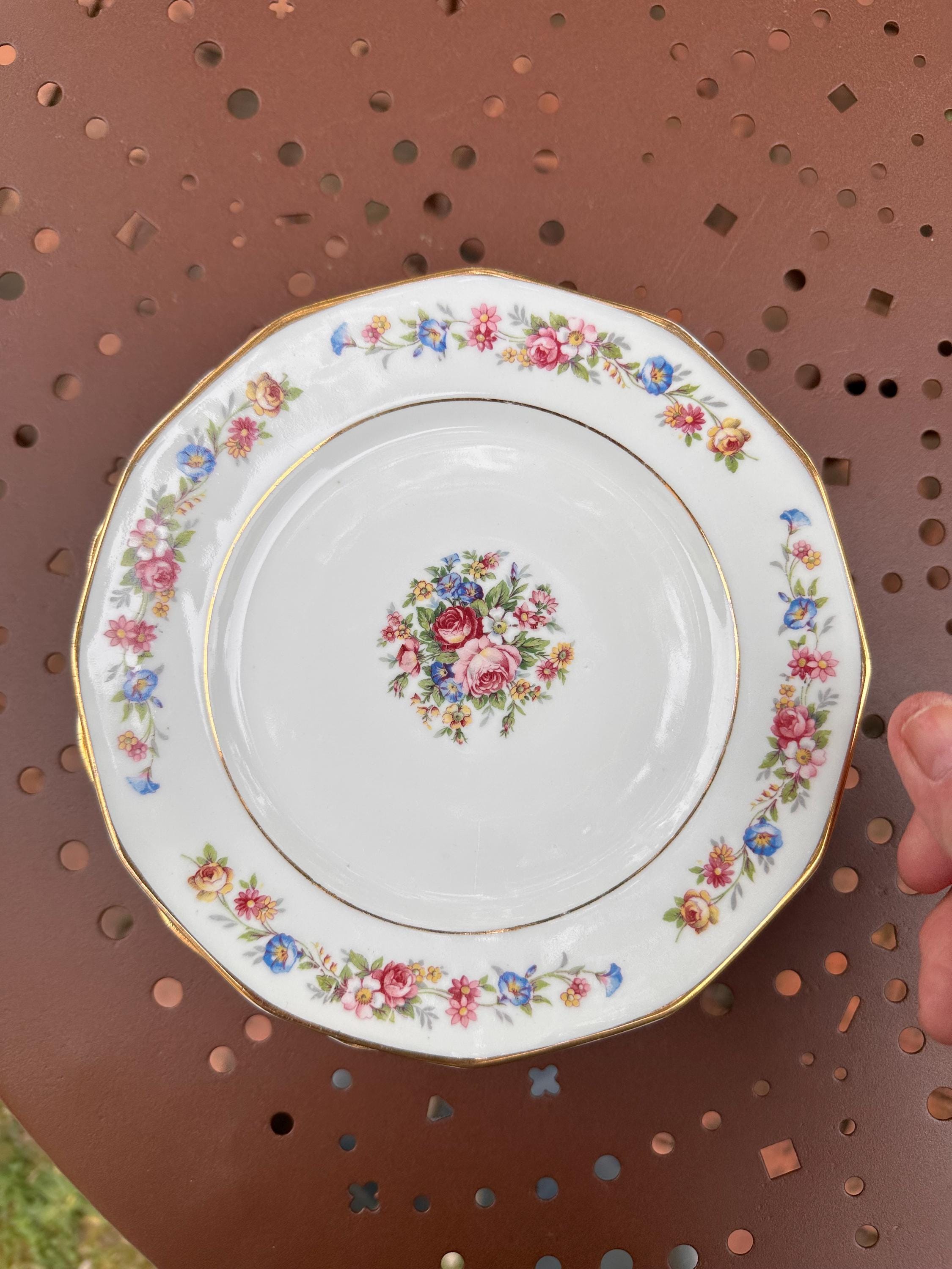 Vintage S.I.P France Dessert Plates - White Porcelain with Floral Pattern and Gilded Rim - Shabby Chic / Country Chic Style - Set of 6