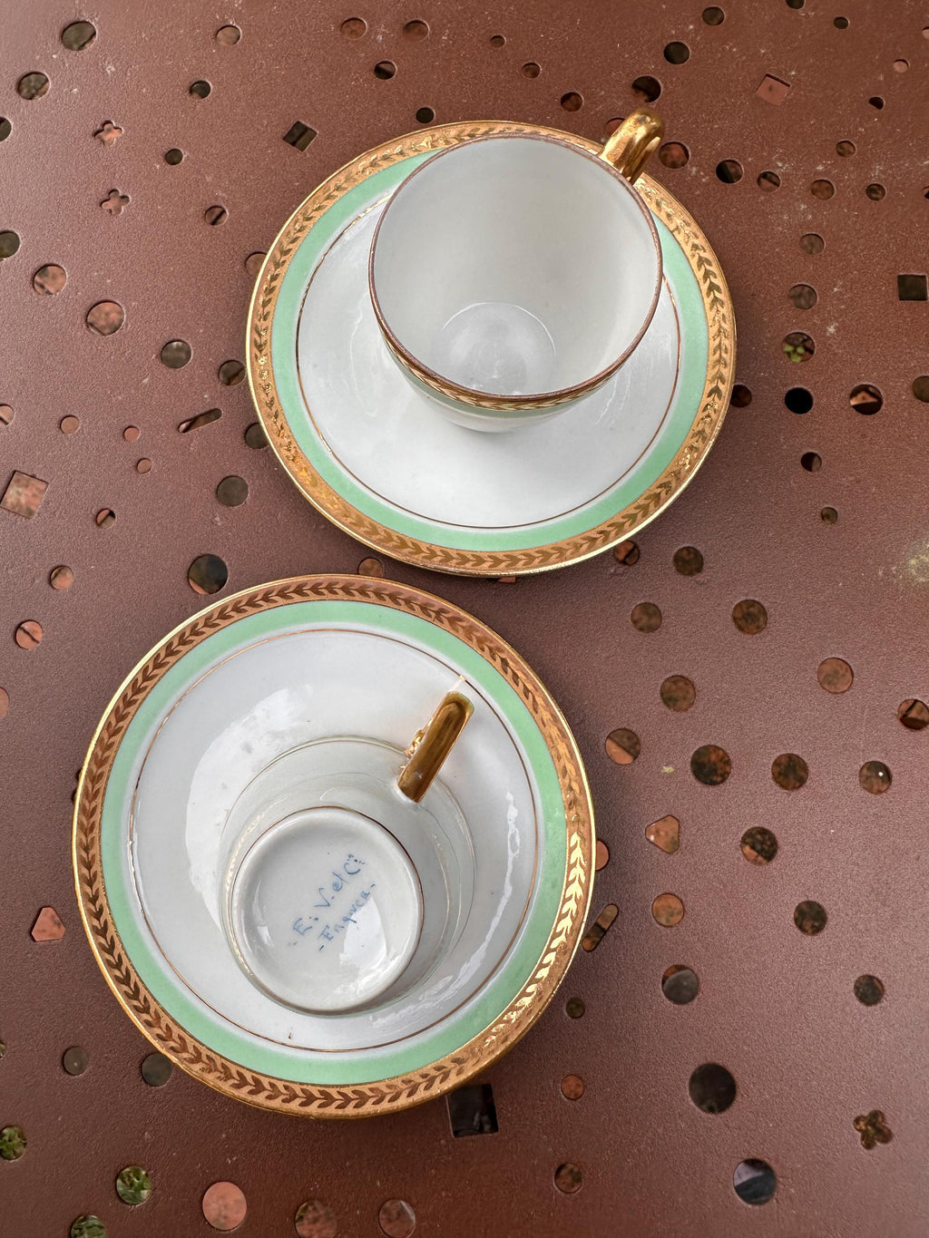 Duo de tasses à espresso anciennes E. Viel France – Vert d’eau et or
