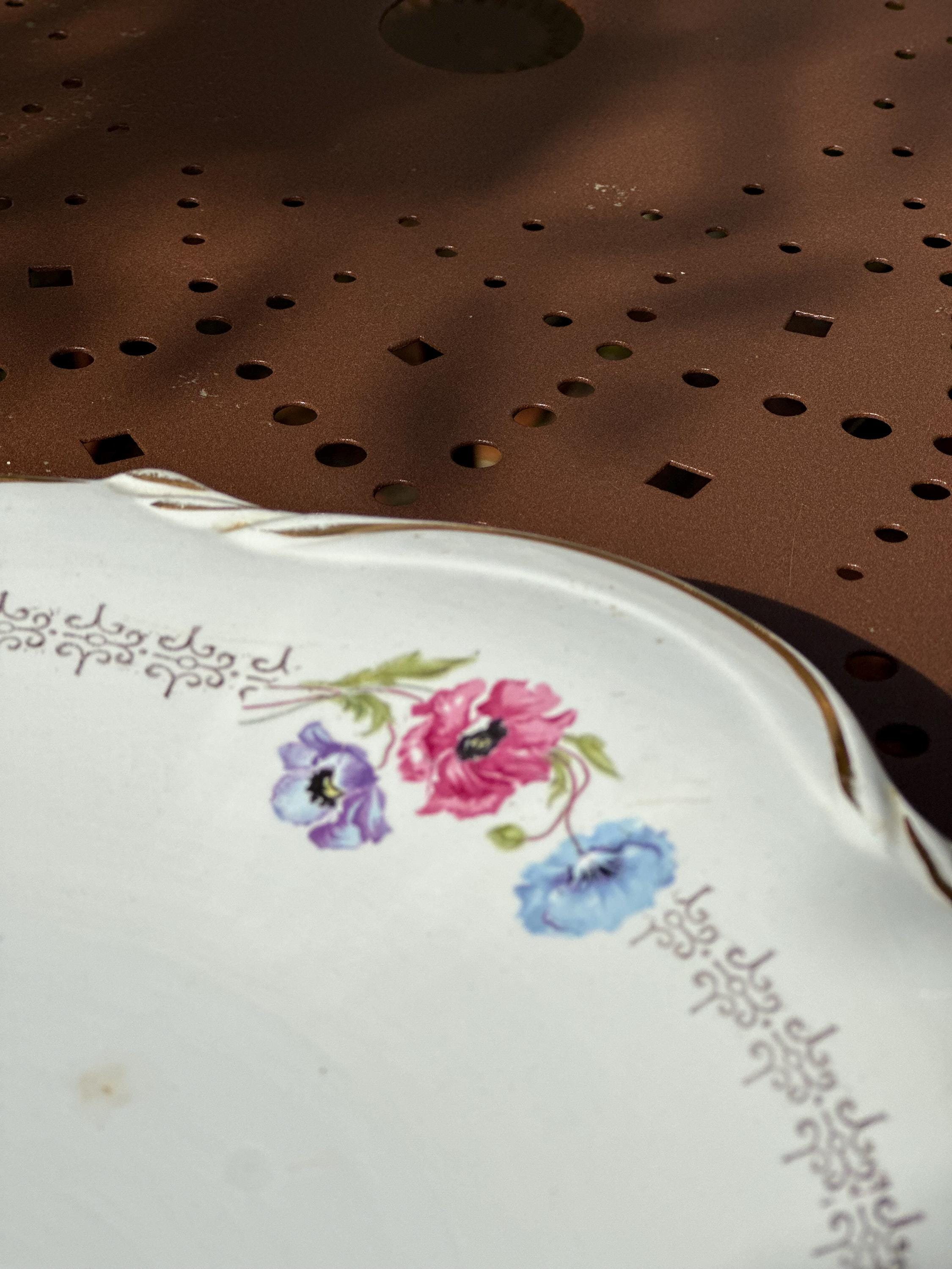 Vercor Earthenware Cake Dish – Bagatelle Model