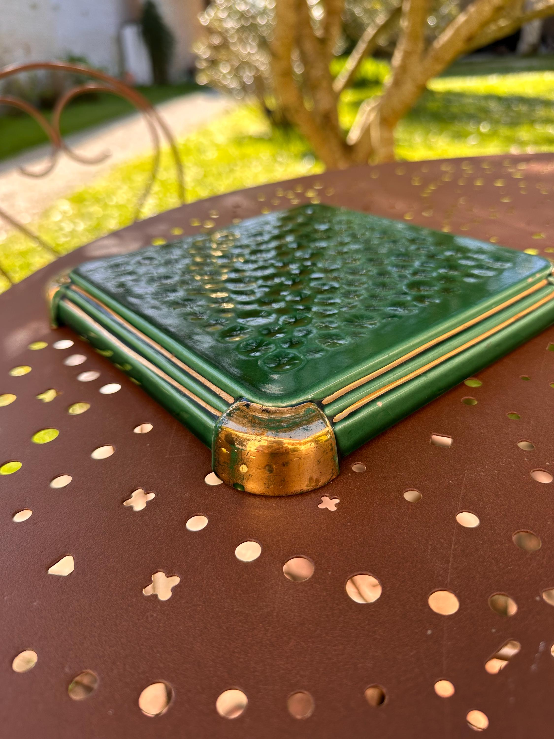 Dessous-de-plat ancien en céramique Poët-Laval – Vert émeraude