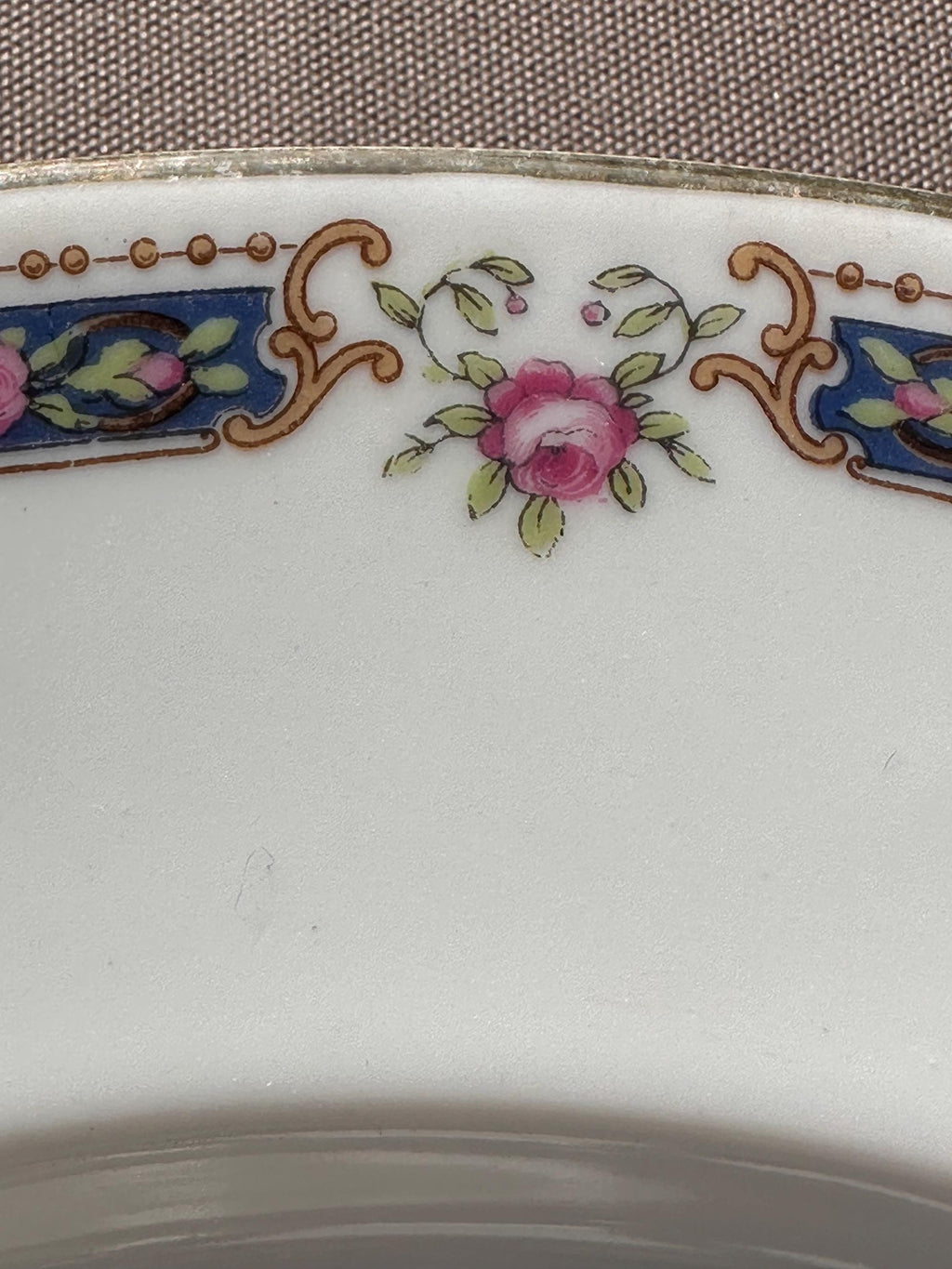 Grand plat creux Bernardaud Limoges – Porcelaine ancienne