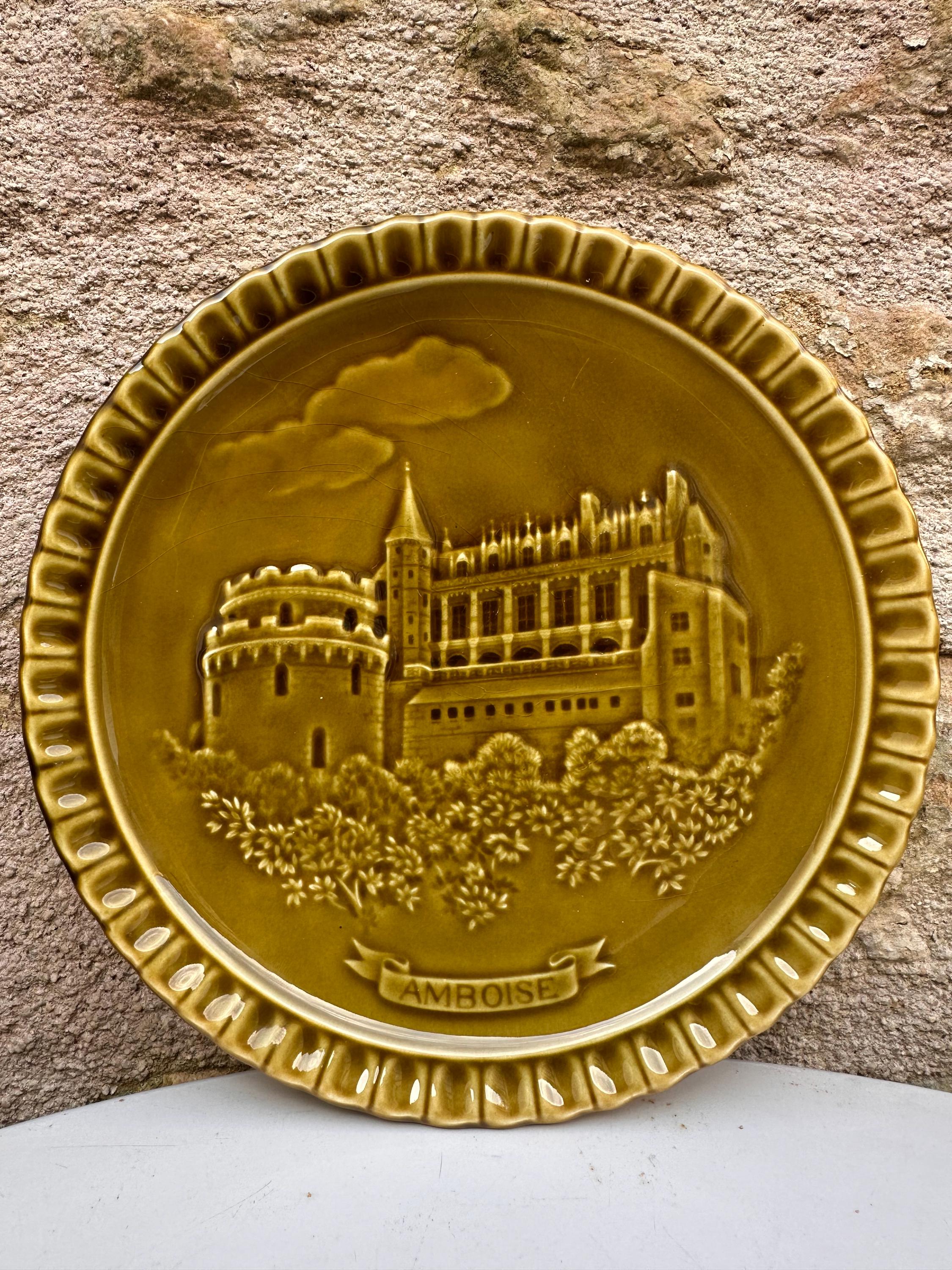 Rare 12 Assiettes Gien France - Châteaux de la Loire - Édition Spéciale "Anjou Vinicole" - Céramique Vintage Vert Olive Miel