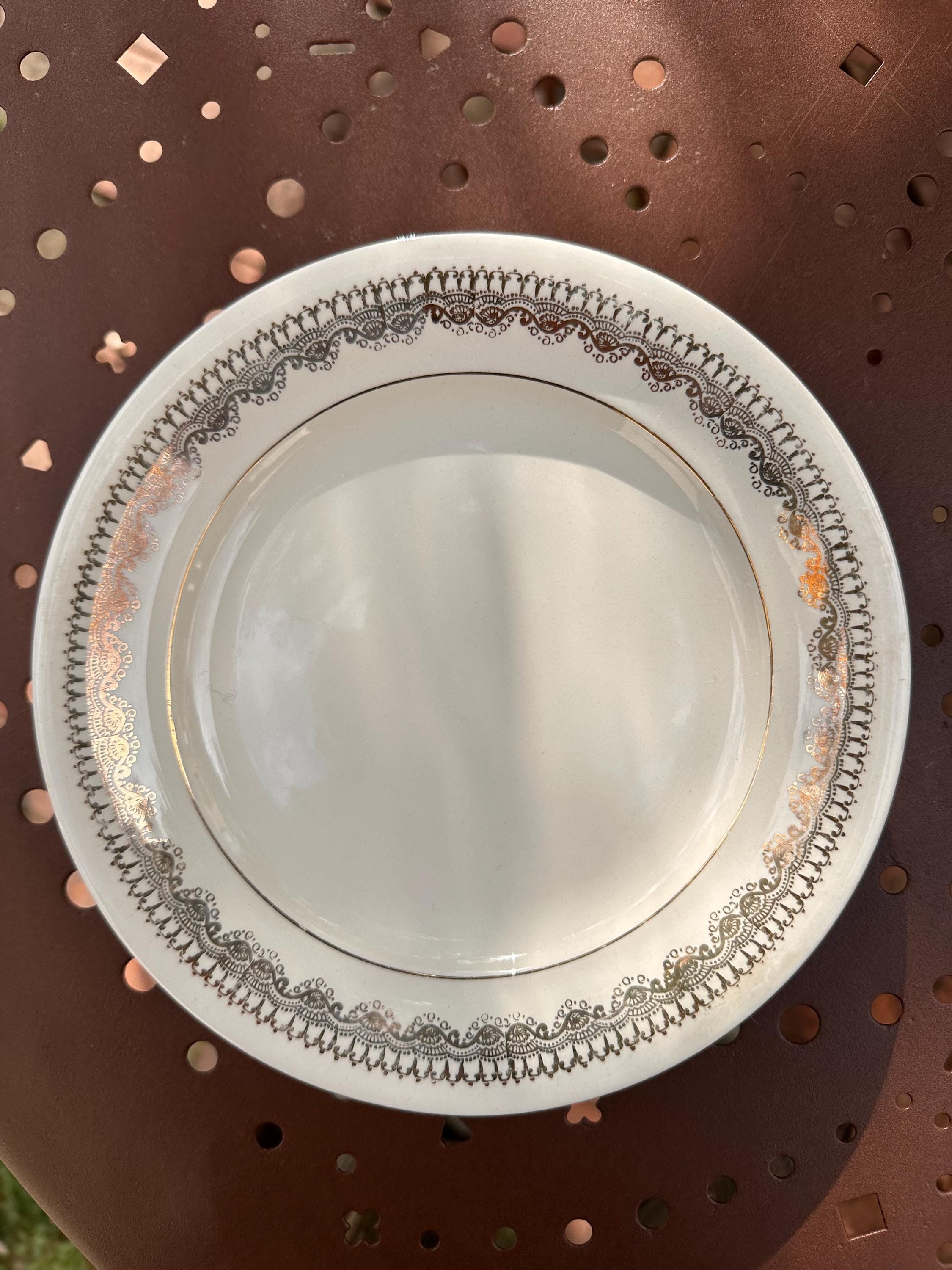 10 assiettes plates Villeroy & Boch – Frise dentelle dorée ancienne