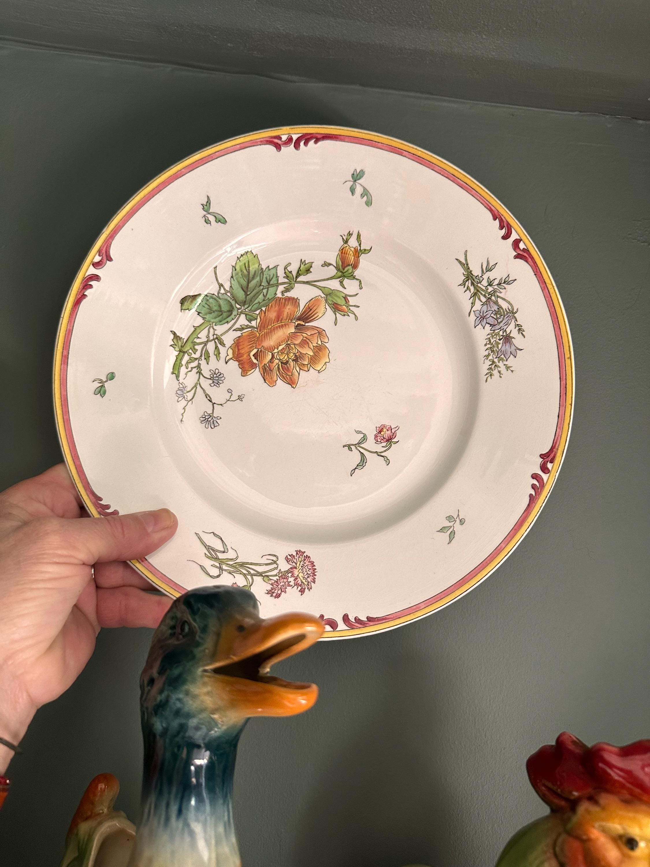 Assiette ancienne en faïence Sarreguemines – Modèle Pompadour