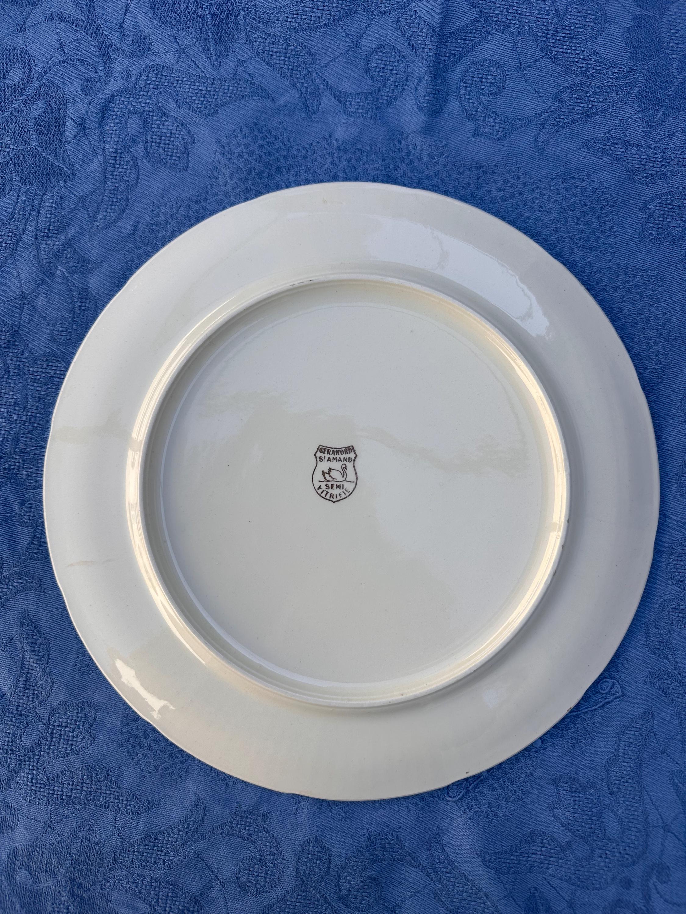 Assiette ancienne Saint-Amand – Effet vannerie, décor oiseaux et dorure
