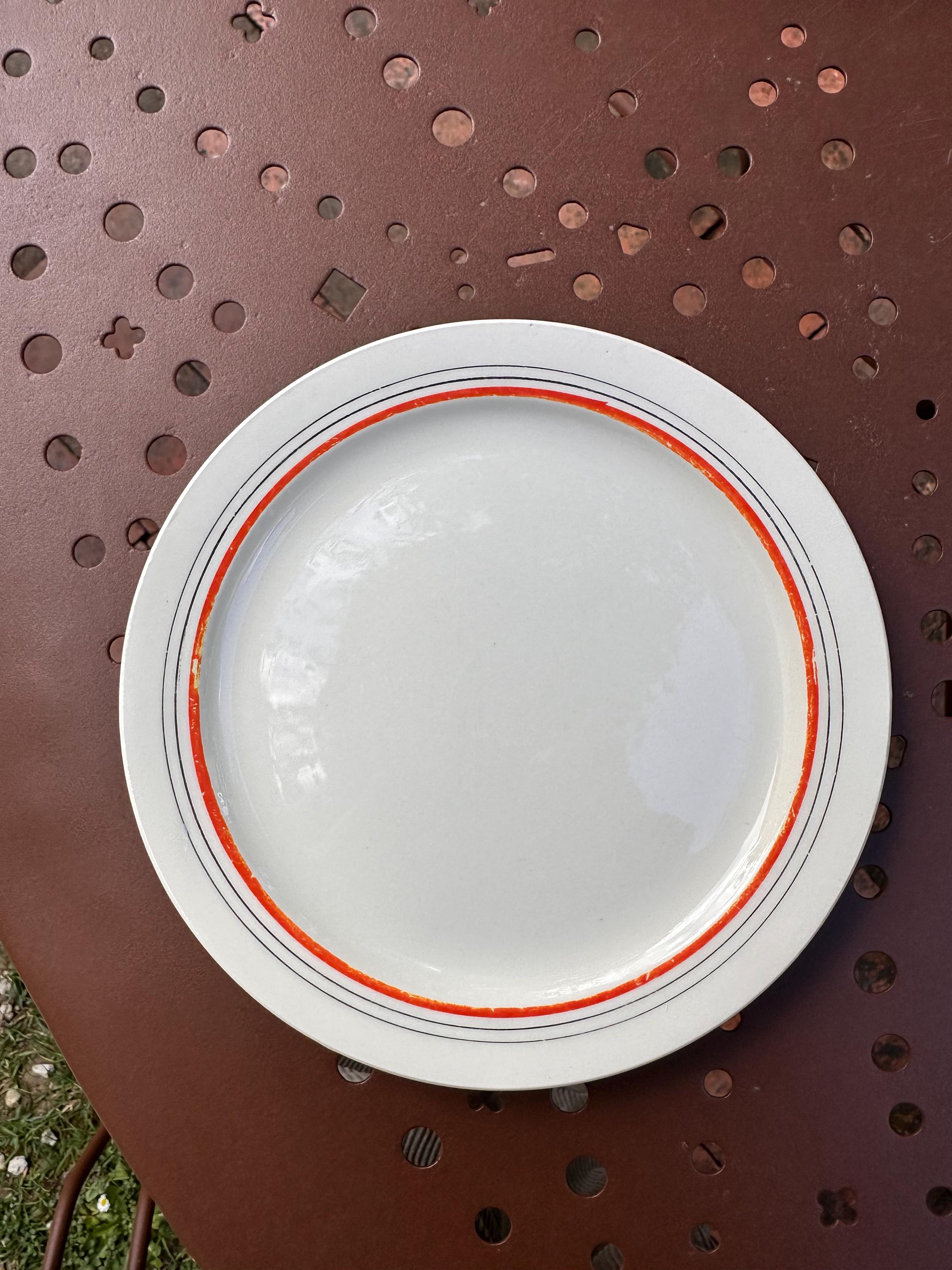 Plat à gâteaux Vintage Boch Frères La Louvière - Plat à Oreilles Argenté et 2 Assiettes - Art Déco Belgique - Rouge noir argent - mix&match