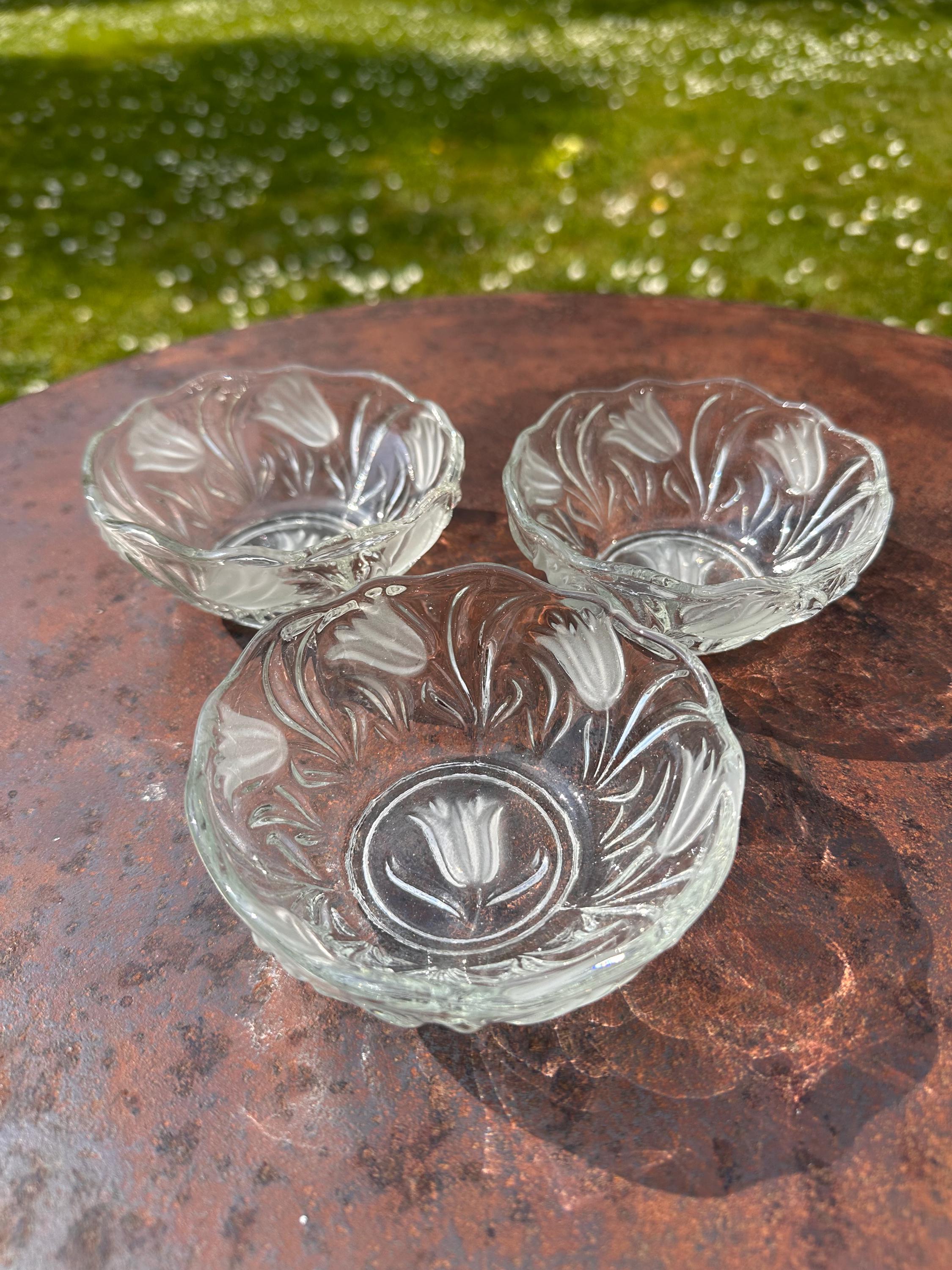 Small Pressed Glass Bowls with Frosted Tulips - Vintage Floral Design Bowls - Retro Tableware Set - Set of 3