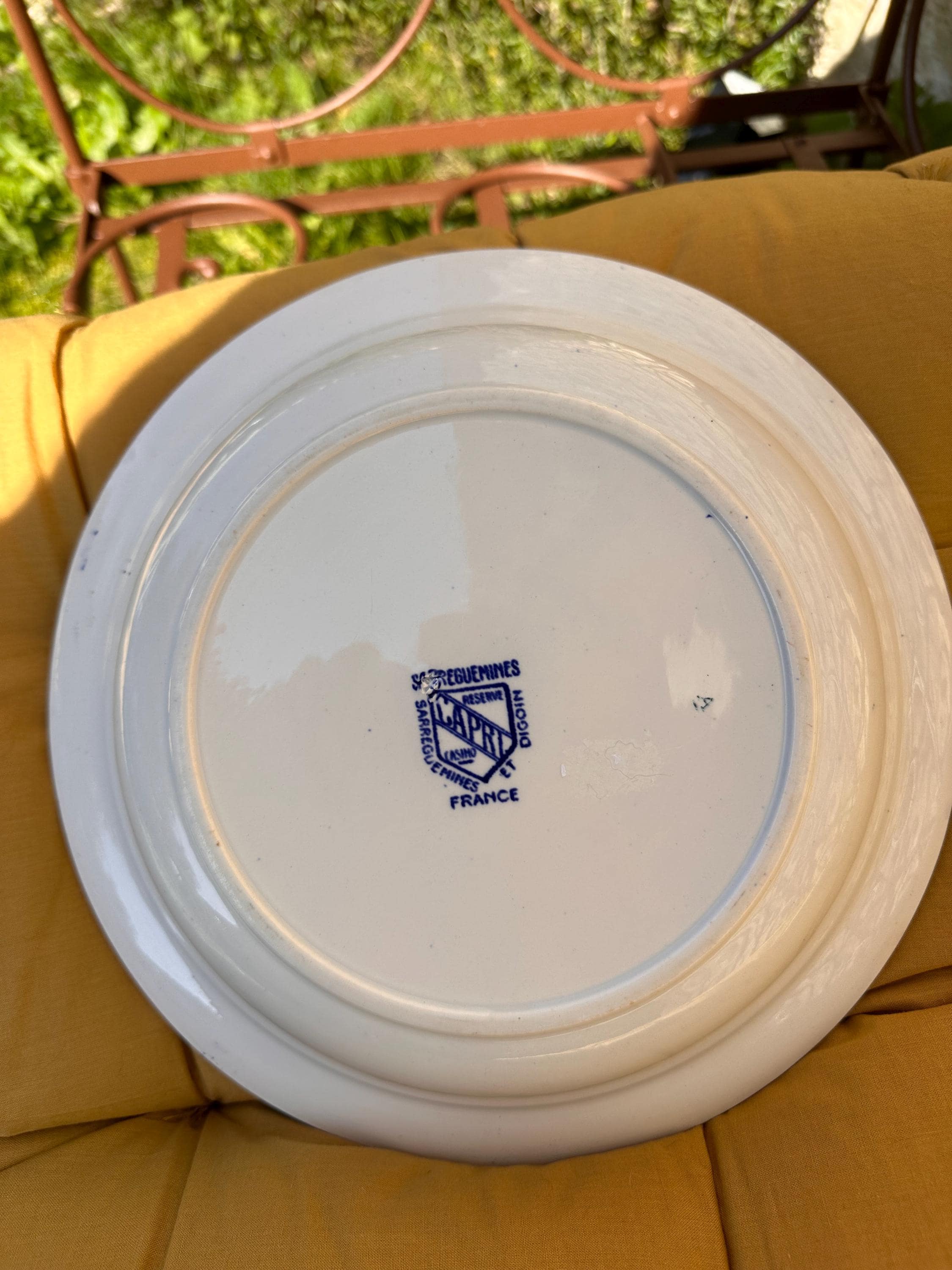 Grand plat creux en faïence Sarreguemines – Modèle Capri