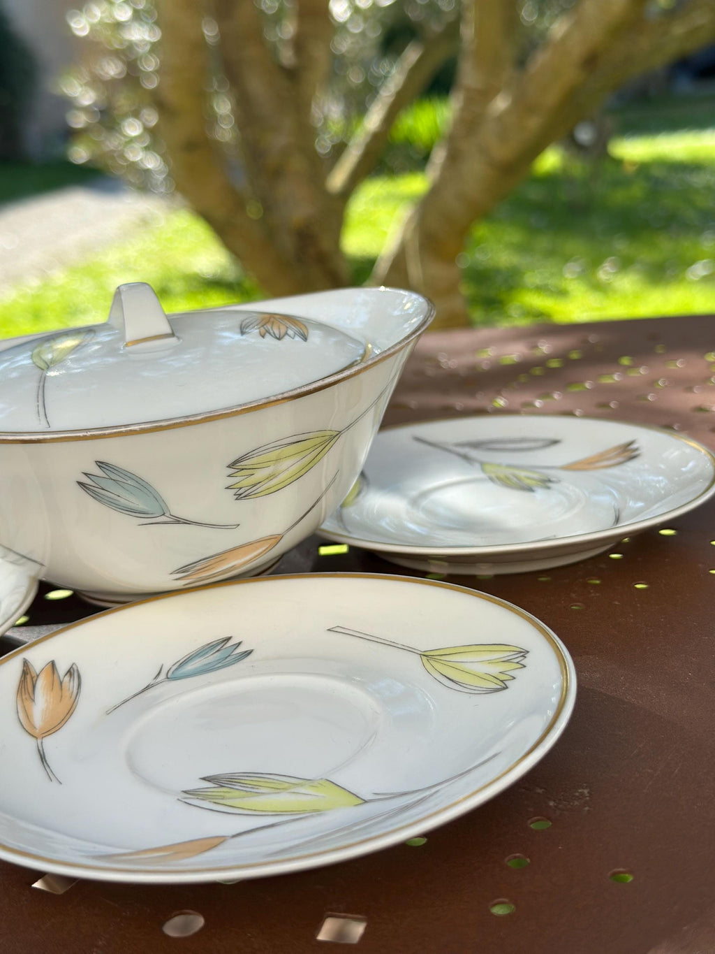 Bernardaud Coupelles et pot à couvercle Design "Line Art" Limoges Bernardaud – Style 50  Filaire – Pastel Scandinave et Or - lot de 5