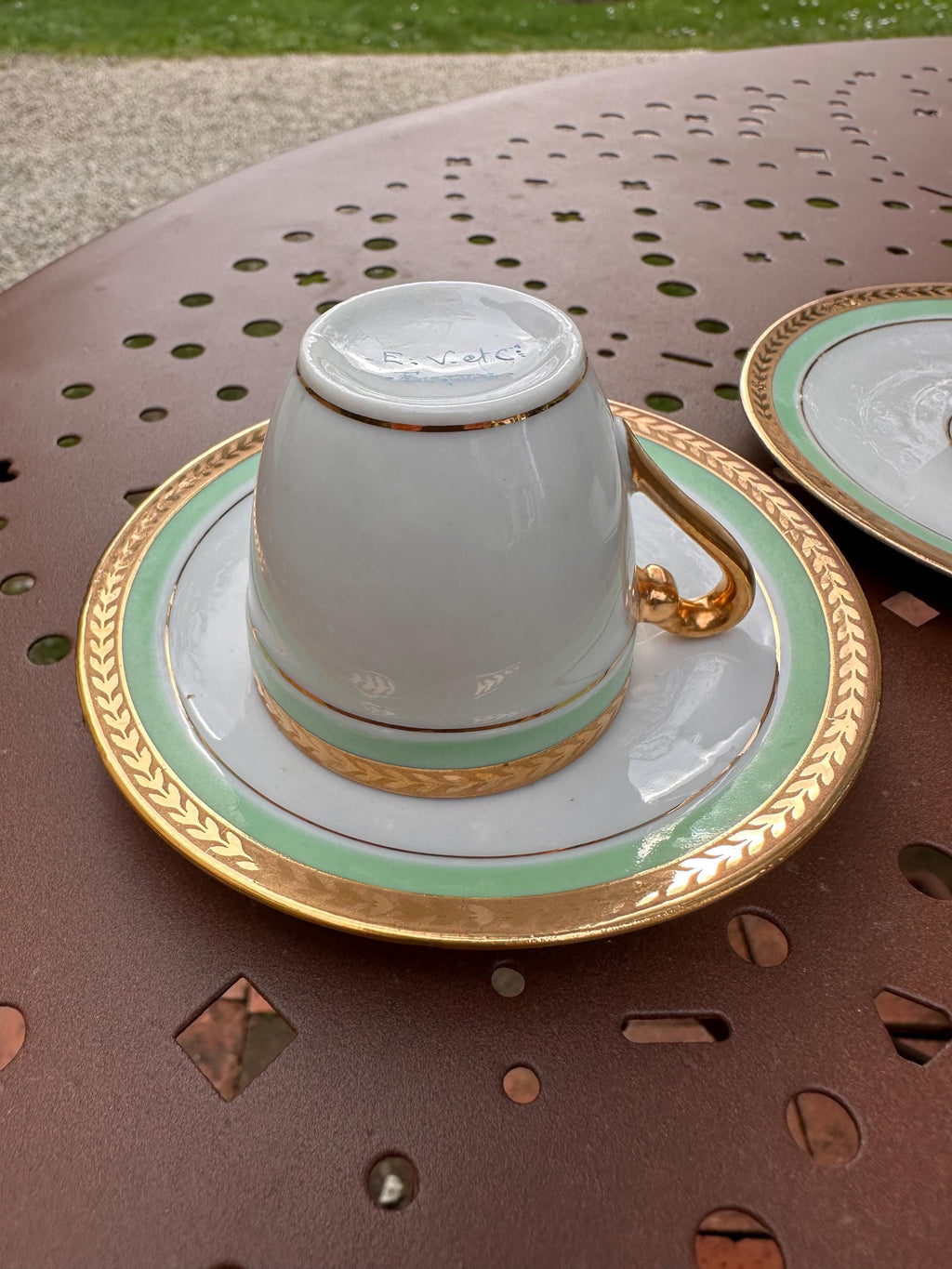 Duo de tasses à espresso anciennes E. Viel France – Vert d’eau et or