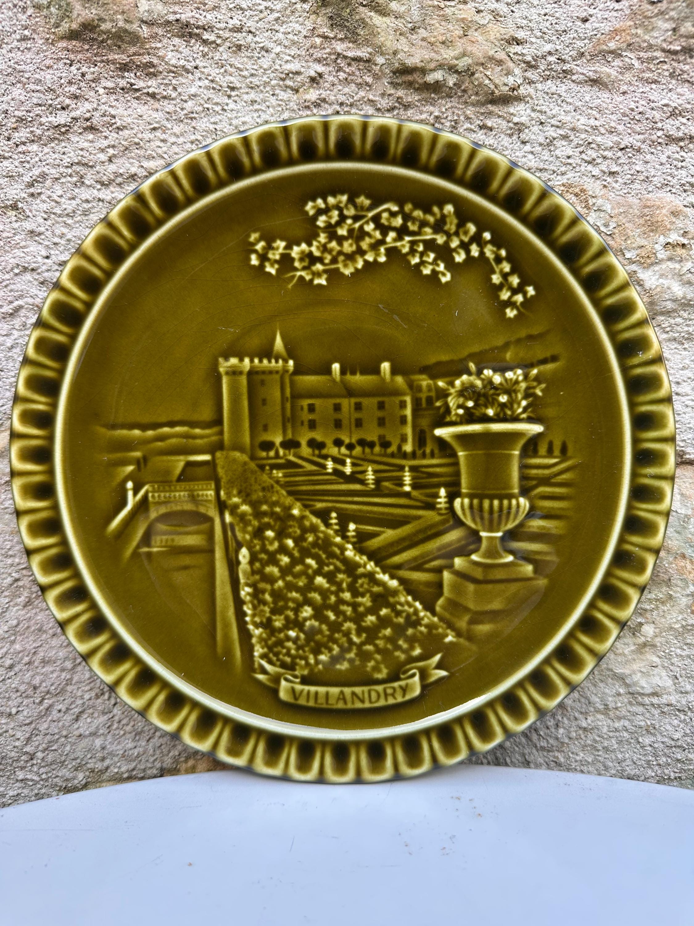 Rare 12 Assiettes Gien France - Châteaux de la Loire - Édition Spéciale "Anjou Vinicole" - Céramique Vintage Vert Olive Miel