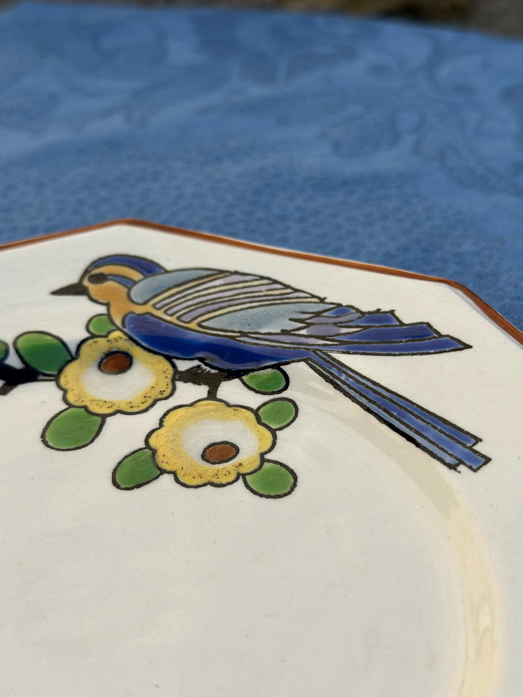 Assiette octogonale Longwy – Motif oiseau Art Déco