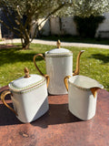 Service à café Raynaud Limoges – Porcelaine blanche, dorure et frise verte