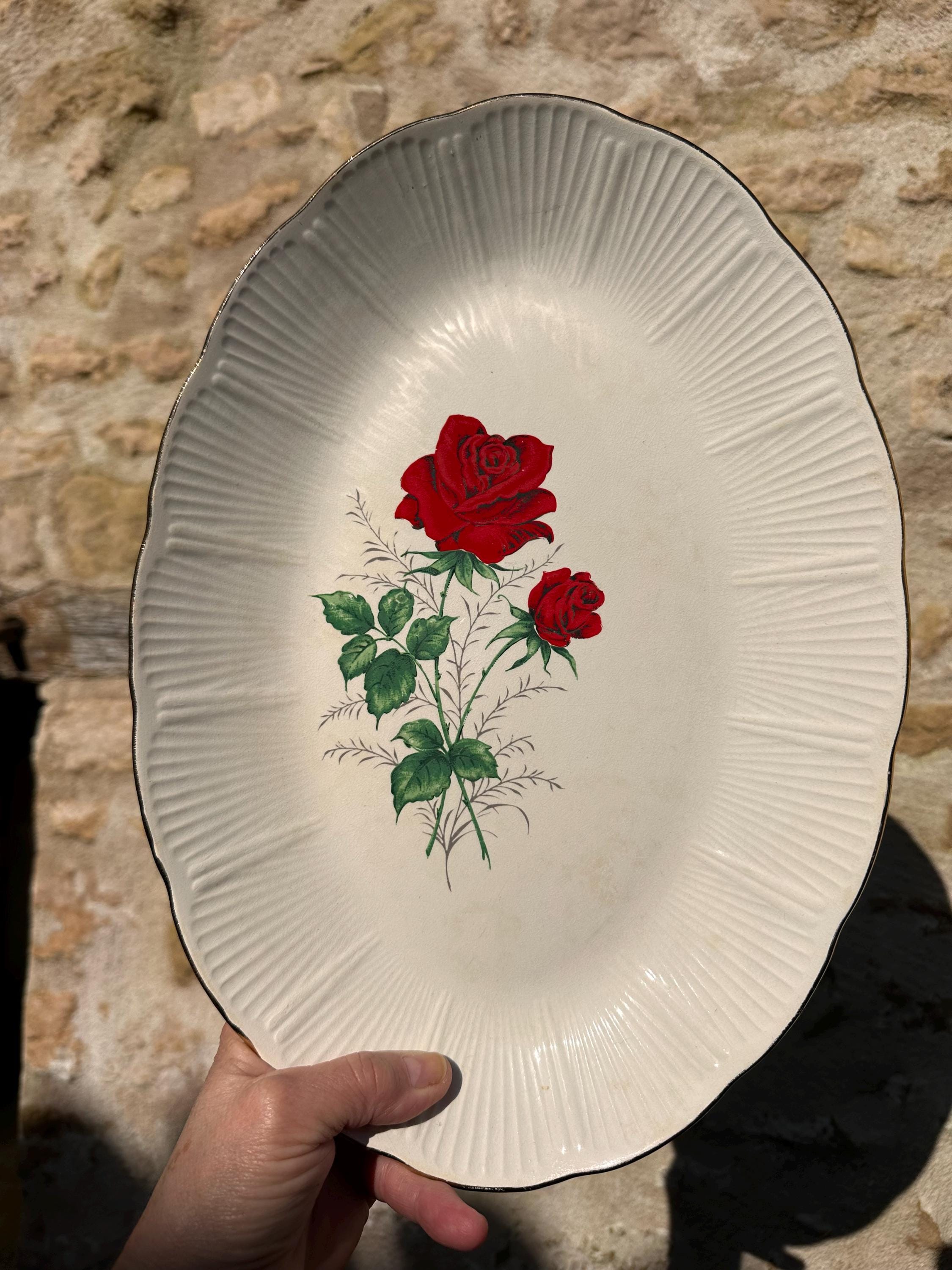 Sarreguemines "Claudia" serving dish – Rose decoration and gold rim