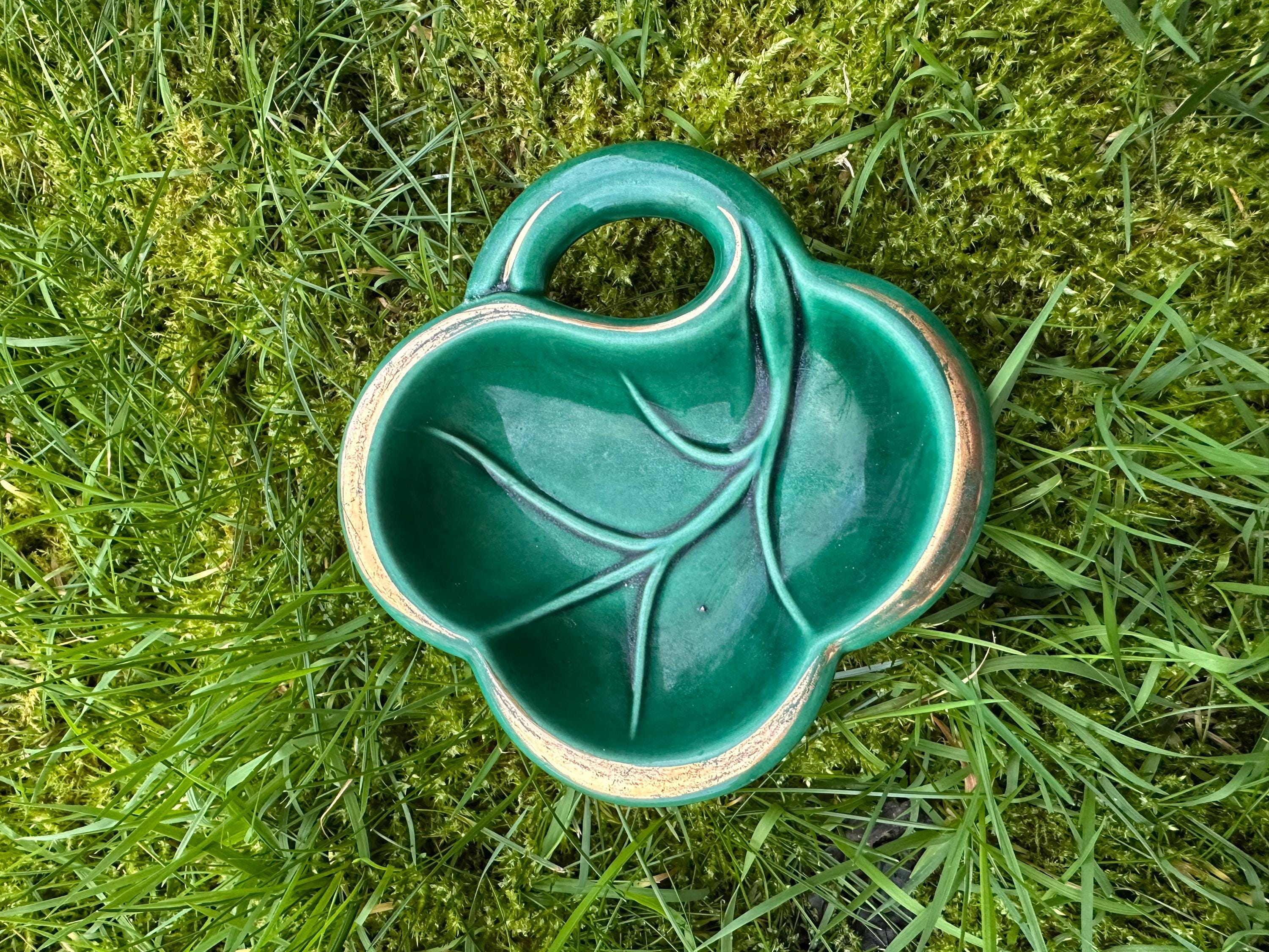 Vintage Ceramic Clover Leaf Trinket Dishes – Mid-Century Gilded Decoration – Emerald Green and Cream - Set of 2