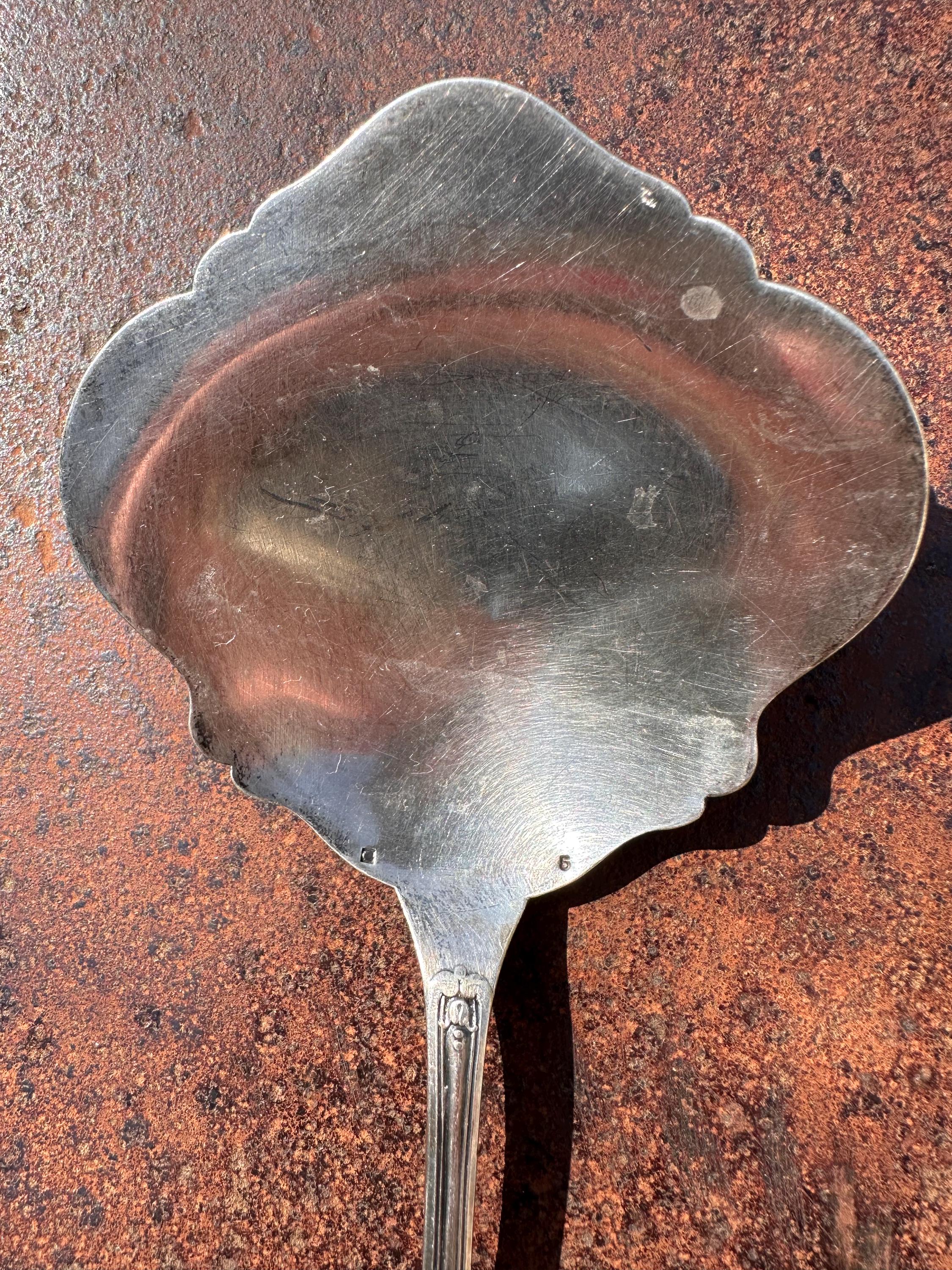Cuillère à fraises ancienne en métal argenté – Style Art Nouveau