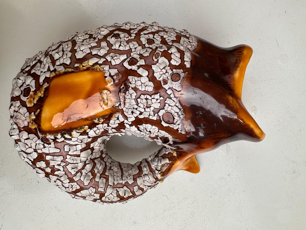 Vase pichet poisson zoomorphe – Céramique vintage marron et écume blanche
