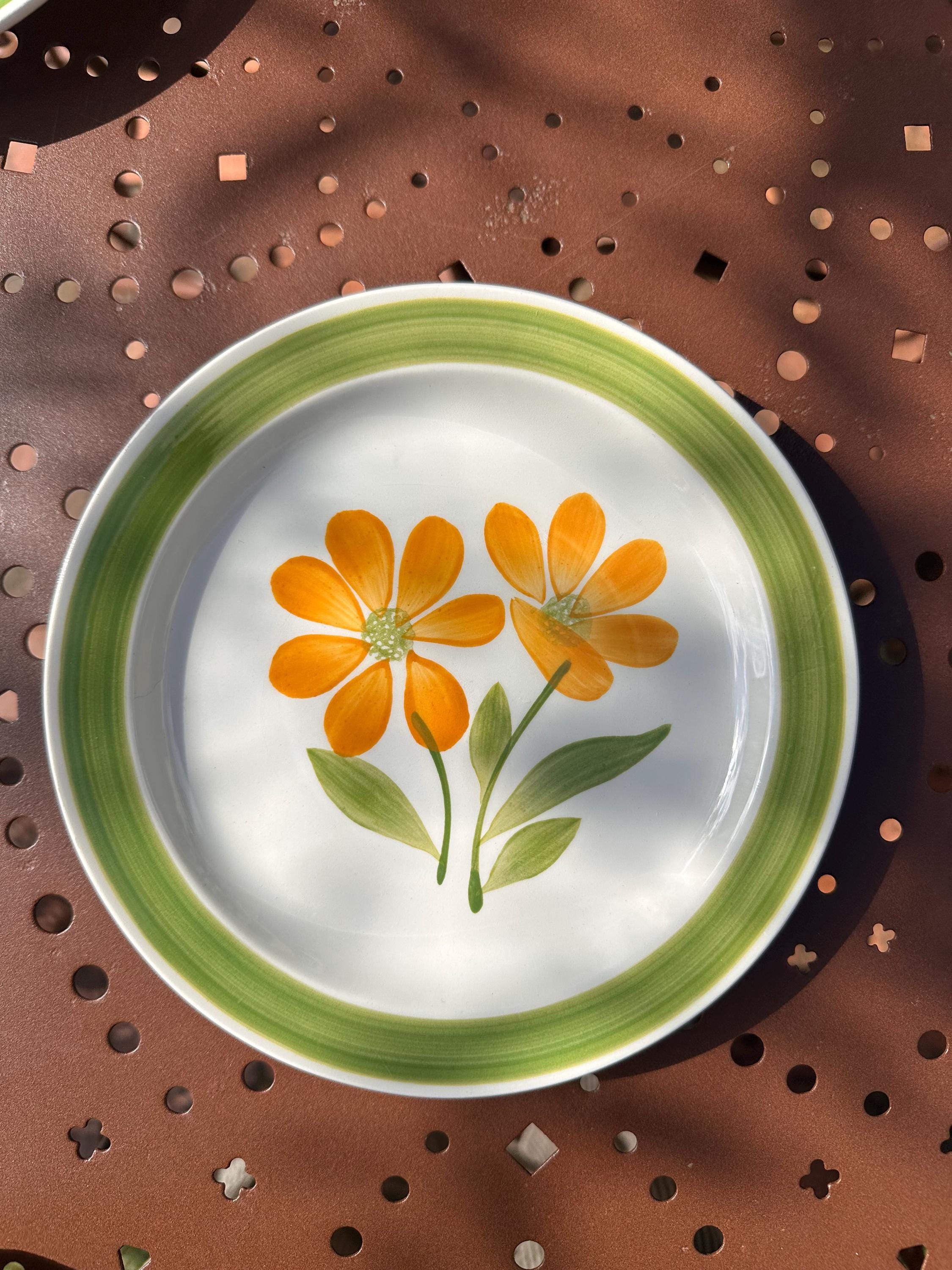 Lot de 3 Assiettes Vintage Années 70 "Décor Avallon", Fleurs Orange & Vert