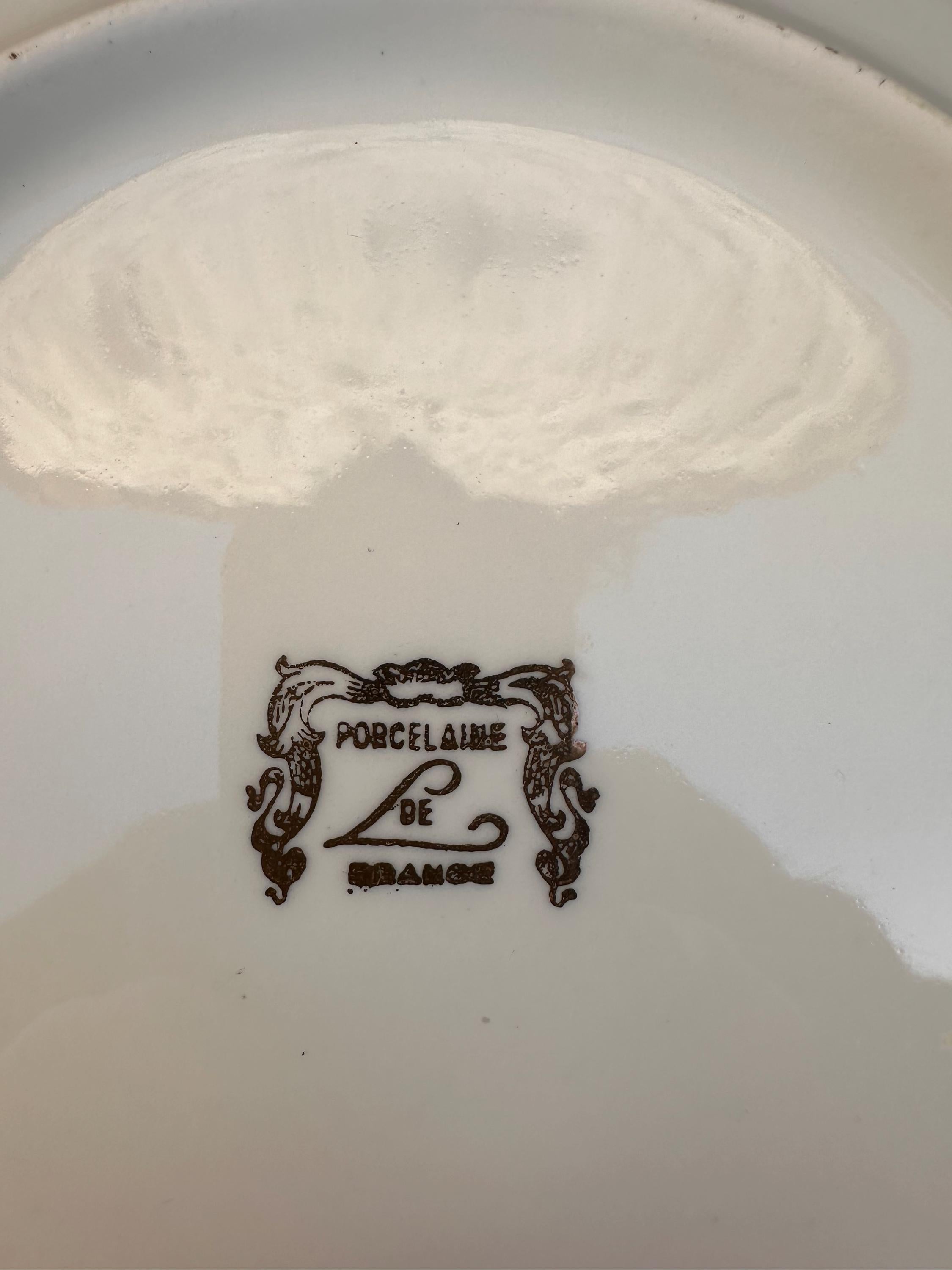 6 assiettes à poisson anciennes en porcelaine – Bordure dentelle dorée