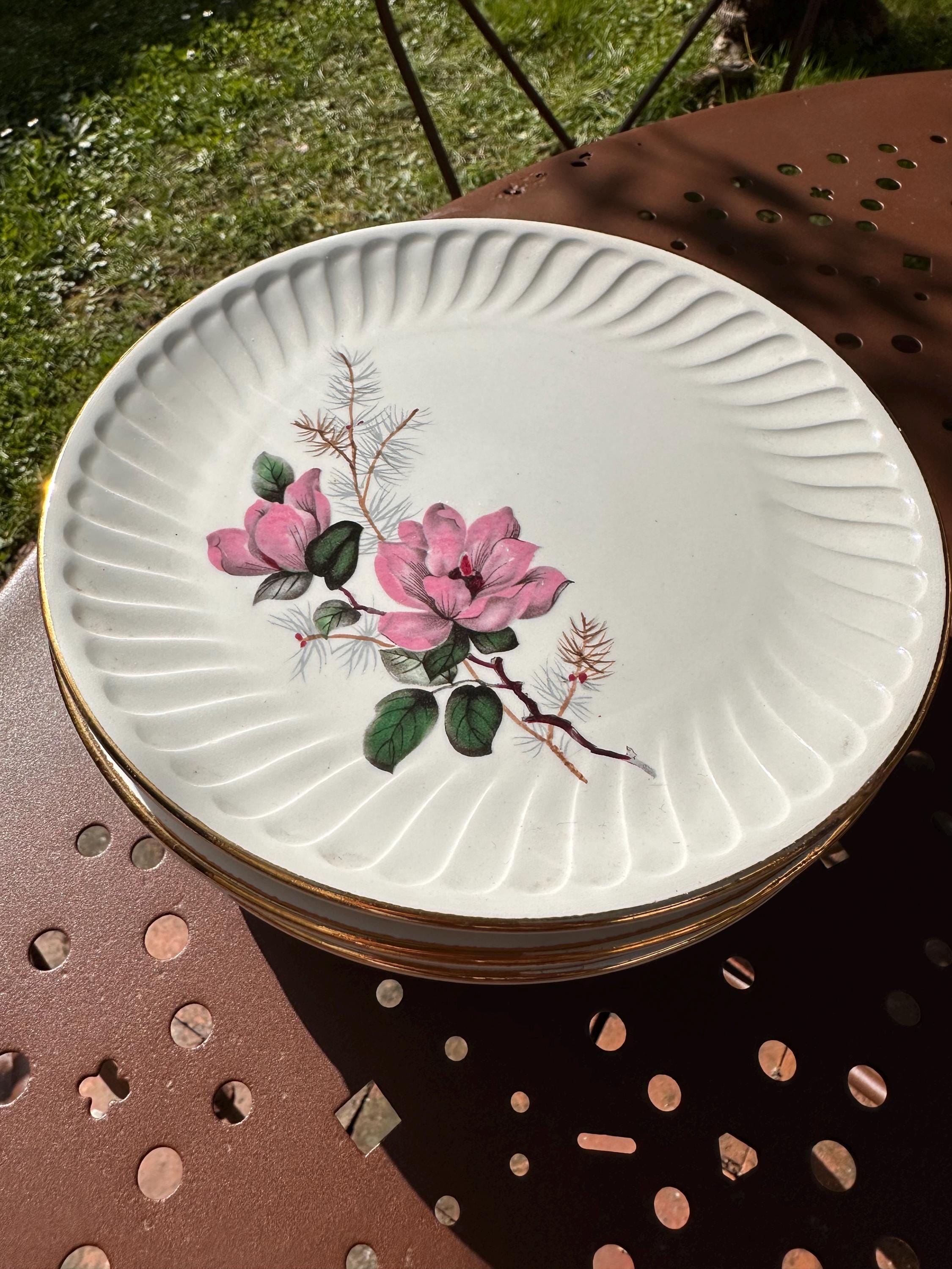 Assiettes Gien modèle «  Chenonceaux »  , bordure travaillée , fleurs roses , années 1960 - campagne chic - lot de 6