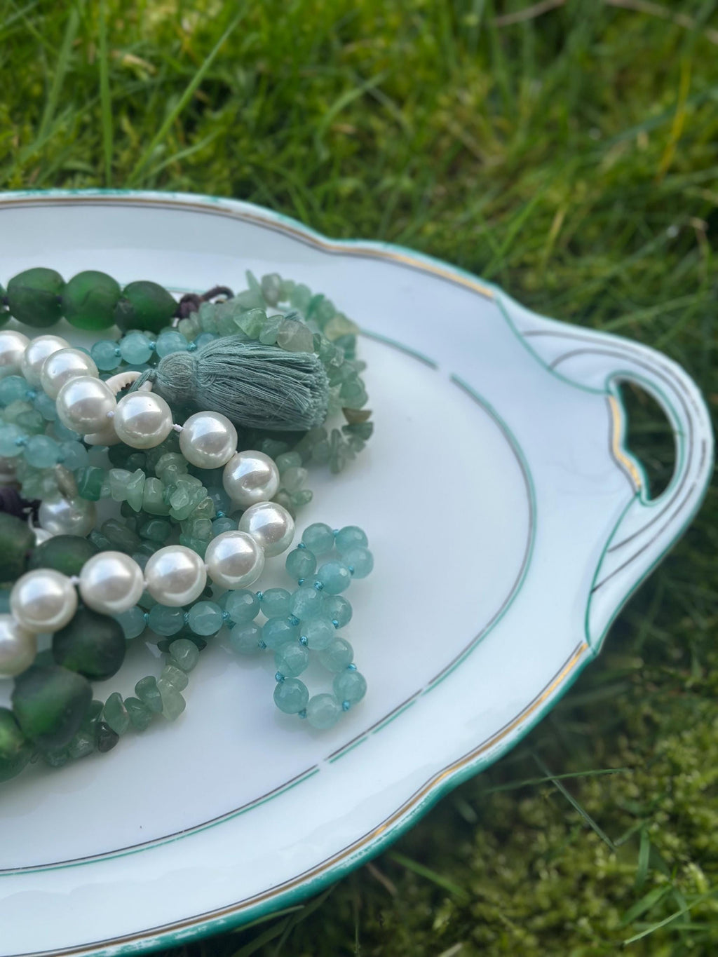 Plat de service ovale Art Nouveau – Porcelaine blanche, vert et or