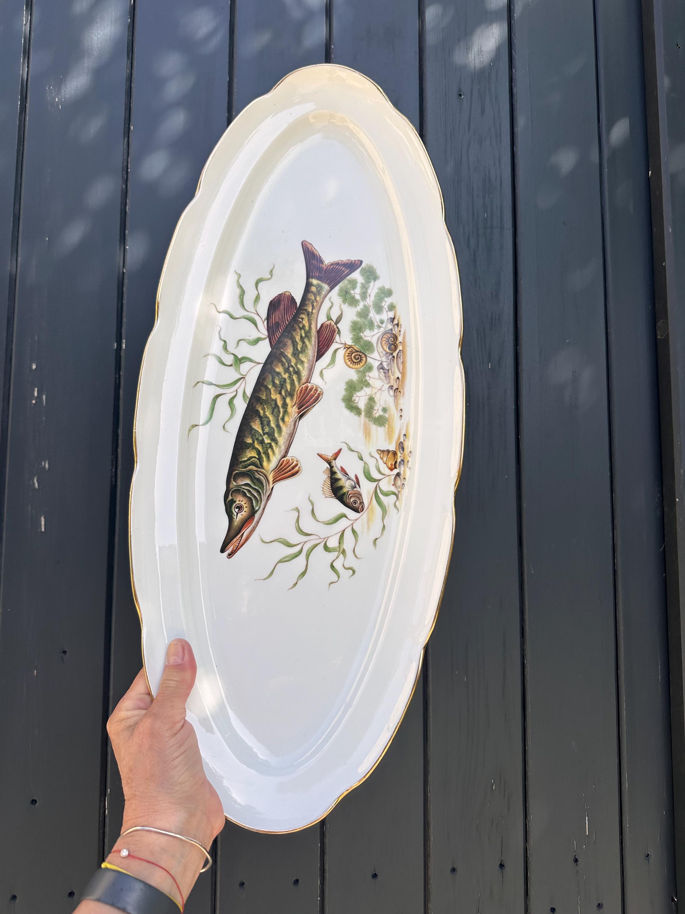 Large fish platter and its sauce boat in porcelain – Aquatic decoration