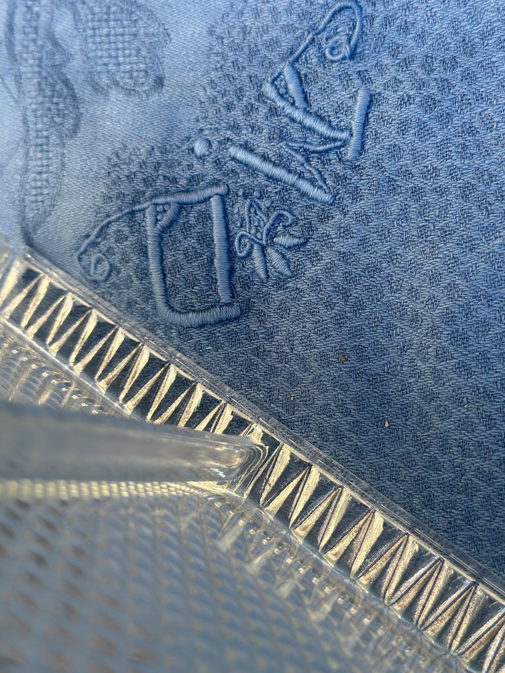 Plateau apéritif compartimenté en verre moulé Art Déco