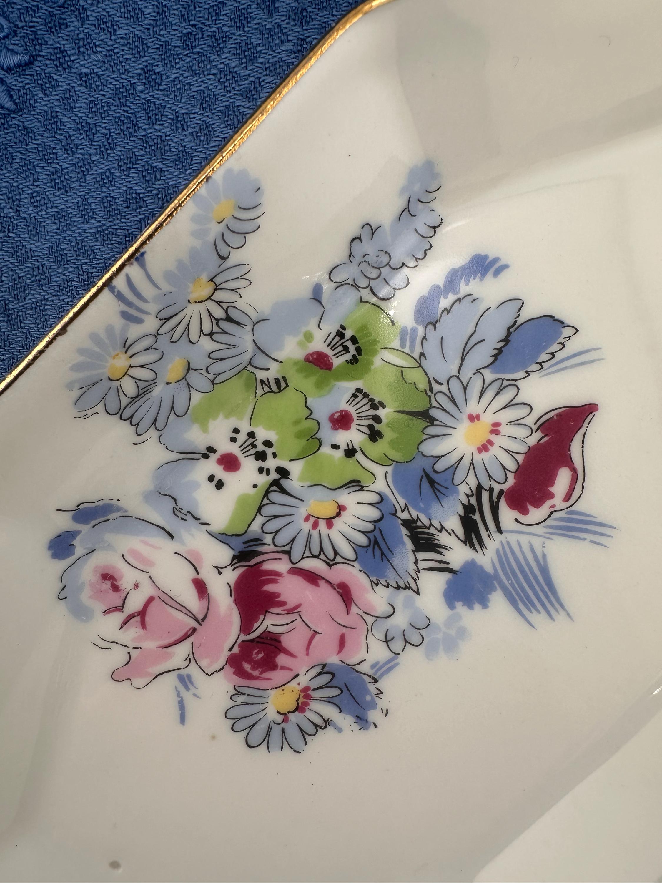 Raviers Coupelles hexagonaux vintage années 50 -  faïence, fleurie et liseré doré , lot de 2
